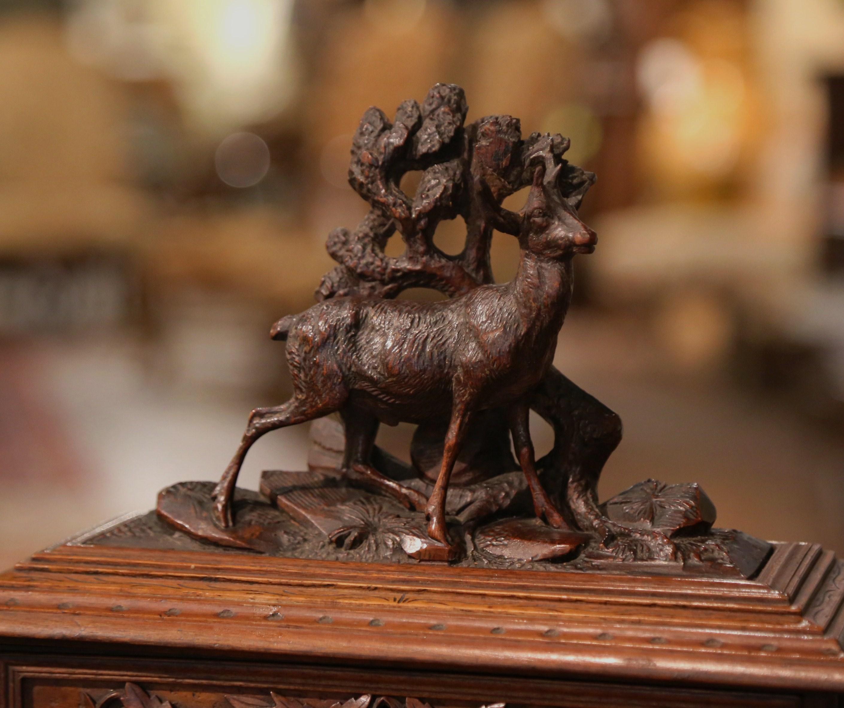 19th Century French Black Forest Carved Walnut Jewelry Box with Deer Motifs In Excellent Condition In Dallas, TX