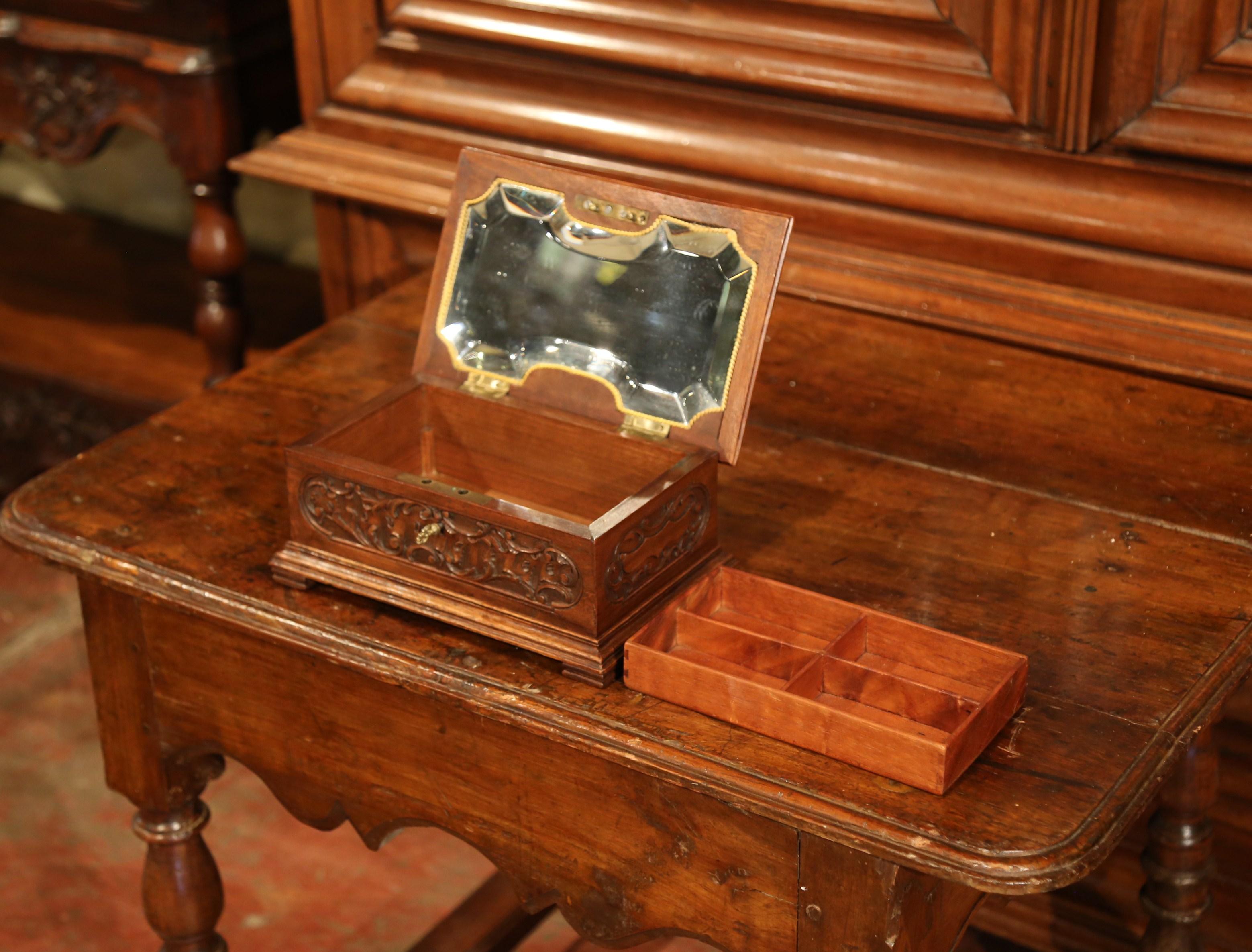 19th Century French Black Forest Carved Walnut Jewelry Box with Loving Birds 2