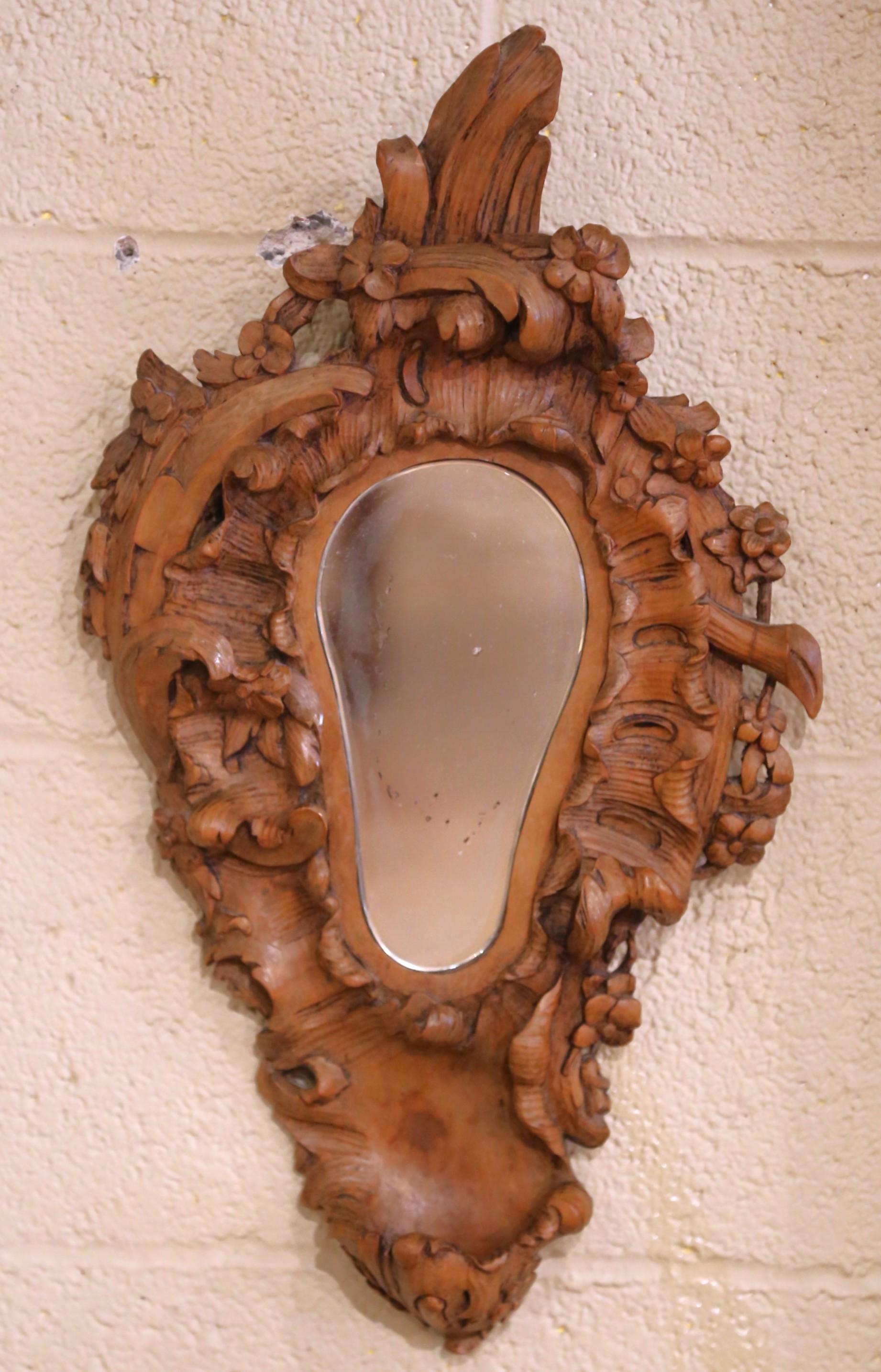 19th Century French Black Forest Carved Walnut Wall Mirror with Foliage Motifs For Sale 1
