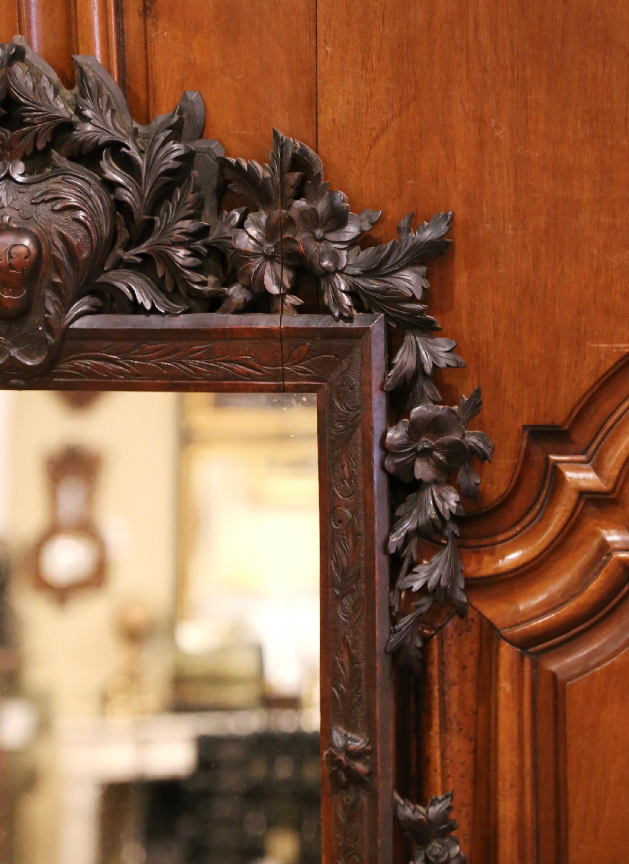 19th Century French Black Forest Carved Walnut Wall Mirror with Foliage Motifs 4