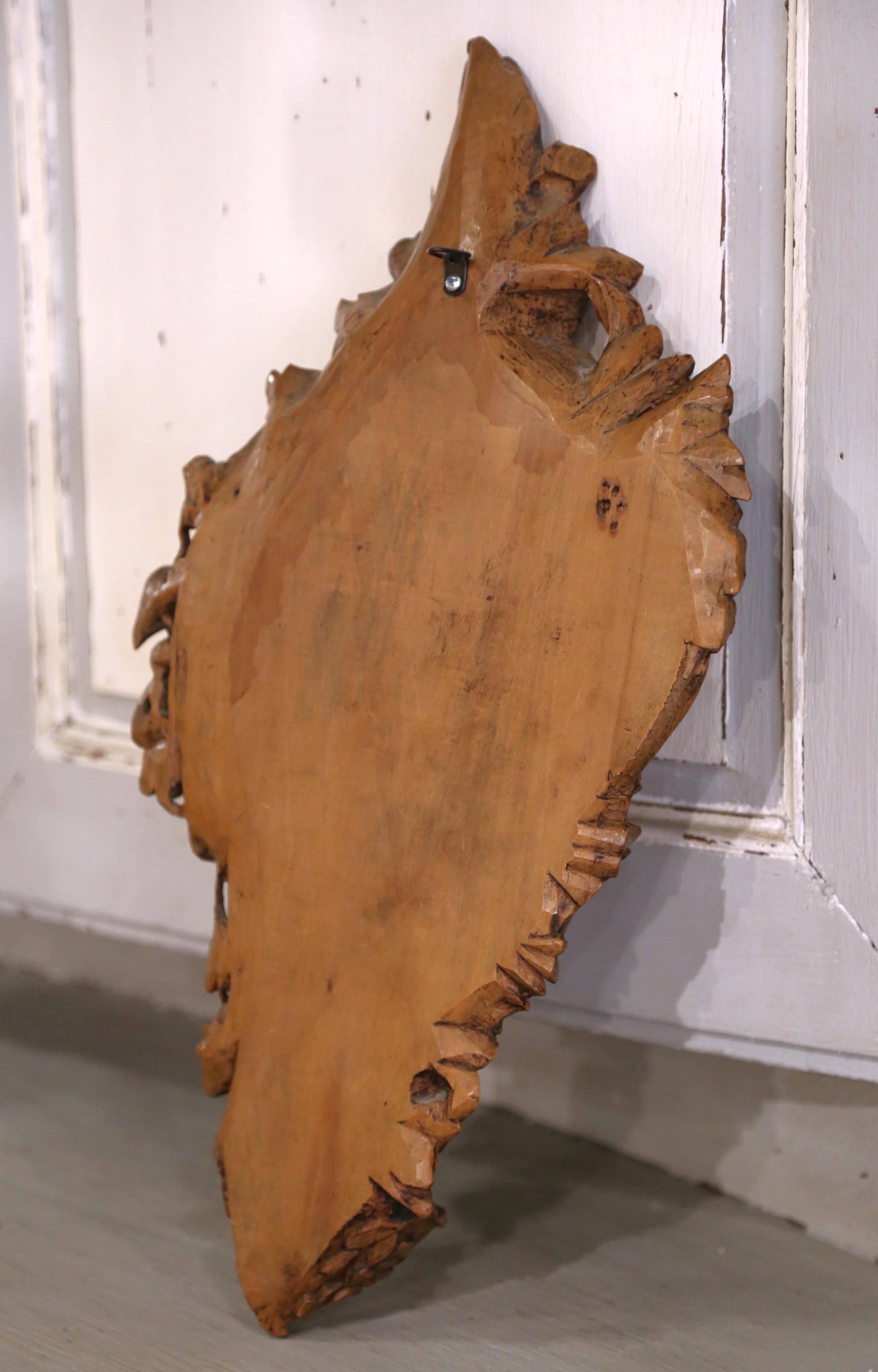 19th Century French Black Forest Carved Walnut Wall Mirror with Foliage Motifs For Sale 4