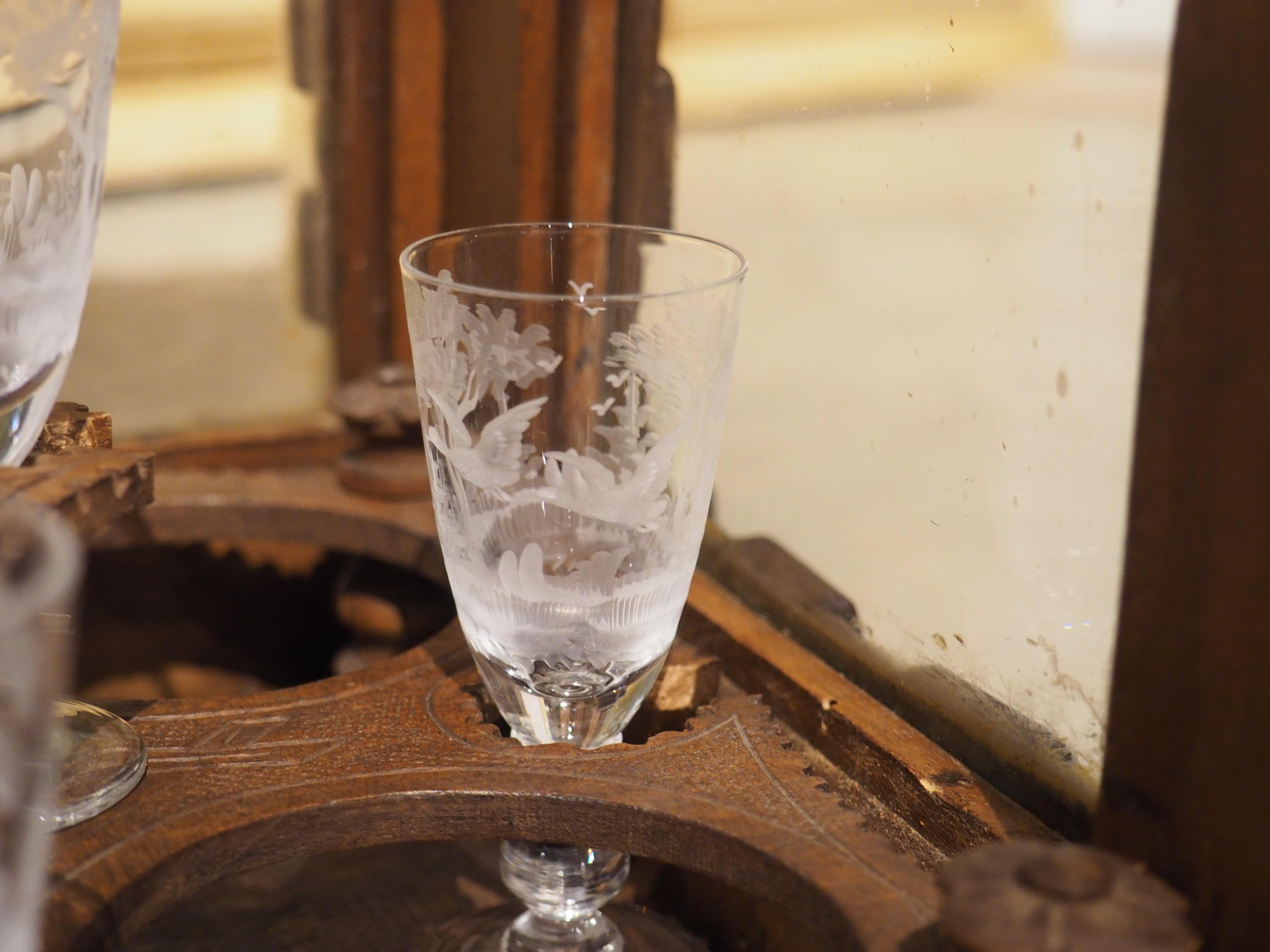 Französischer Black Forest Cave A Likör des 19. Jahrhunderts mit Jagdmotiven aus geätztem Glas im Angebot 15