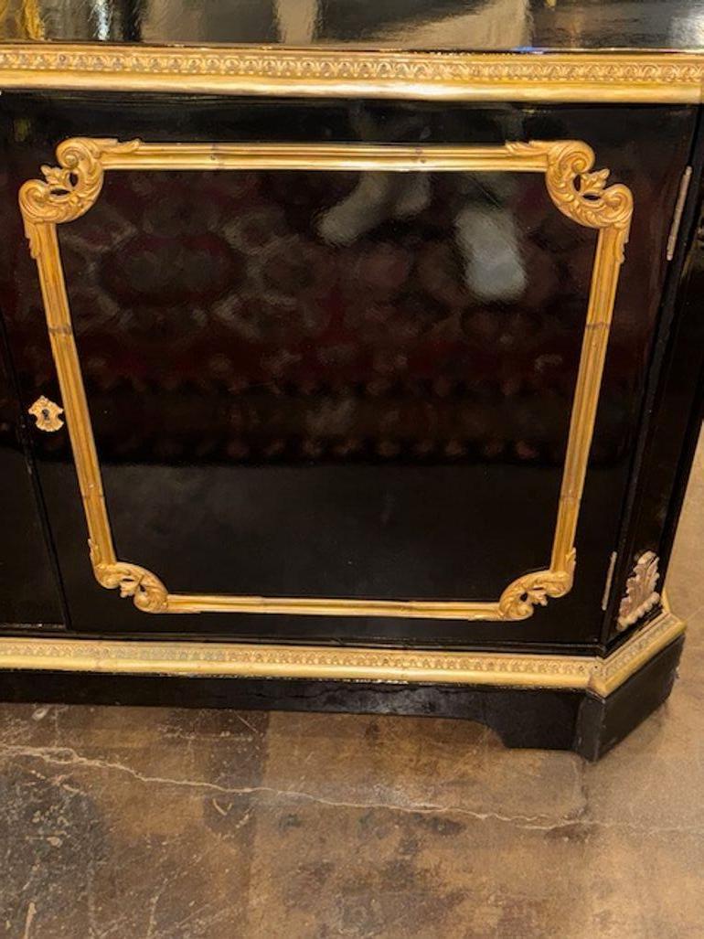 Bronzo Credenza di transizione francese del XIX secolo laccata in nero e bronzo dorato in vendita
