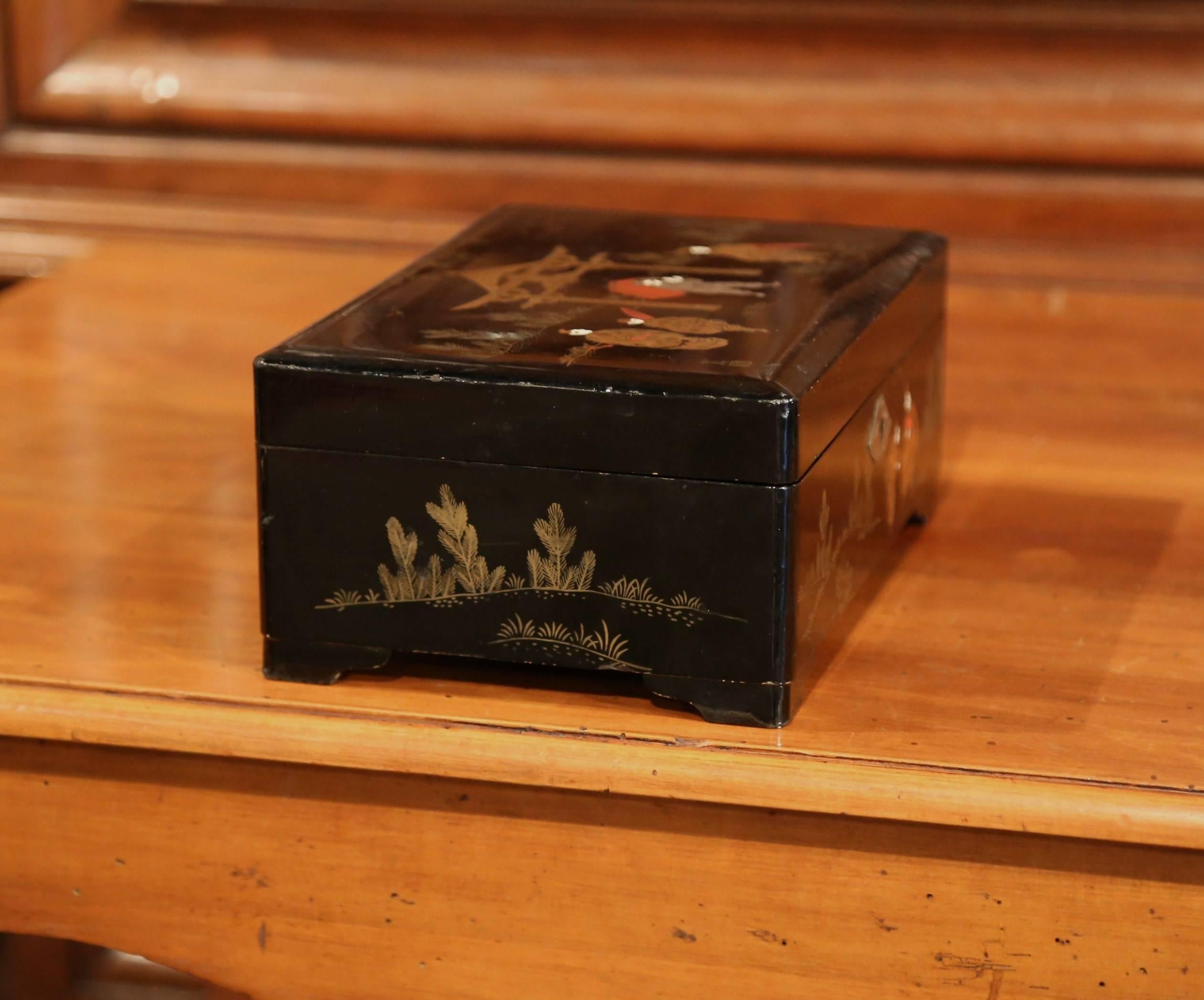Gold Leaf 19th Century French Black Lacquered Chinoiserie Make Up Music Box
