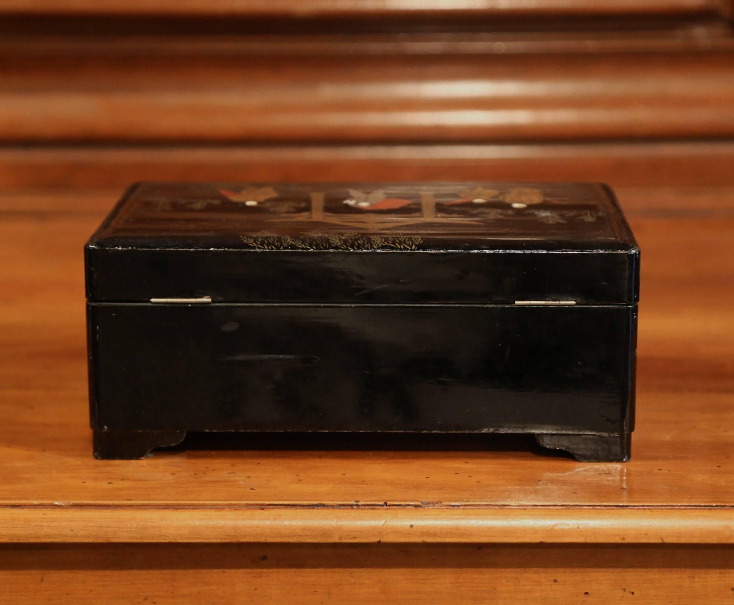 19th Century French Black Lacquered Chinoiserie Make Up Music Box 1