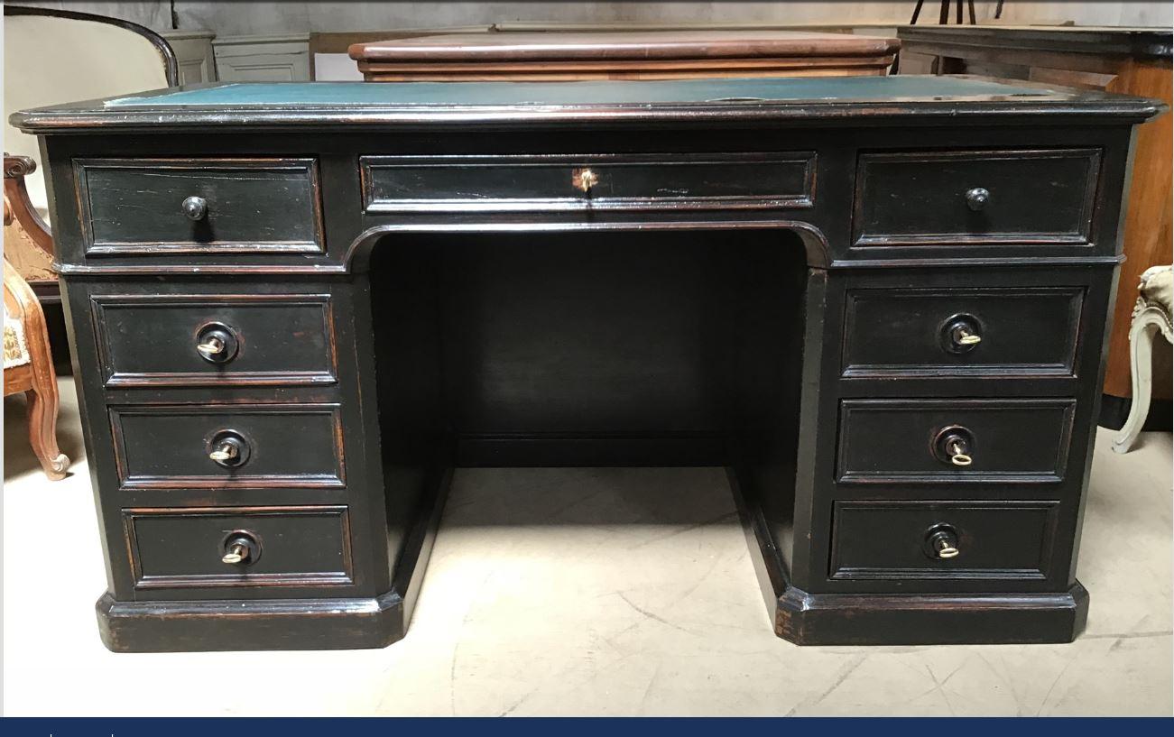 19th Century French Black Lacquered Wooden Writing Desk with Leather Top In Good Condition For Sale In Florence, IT