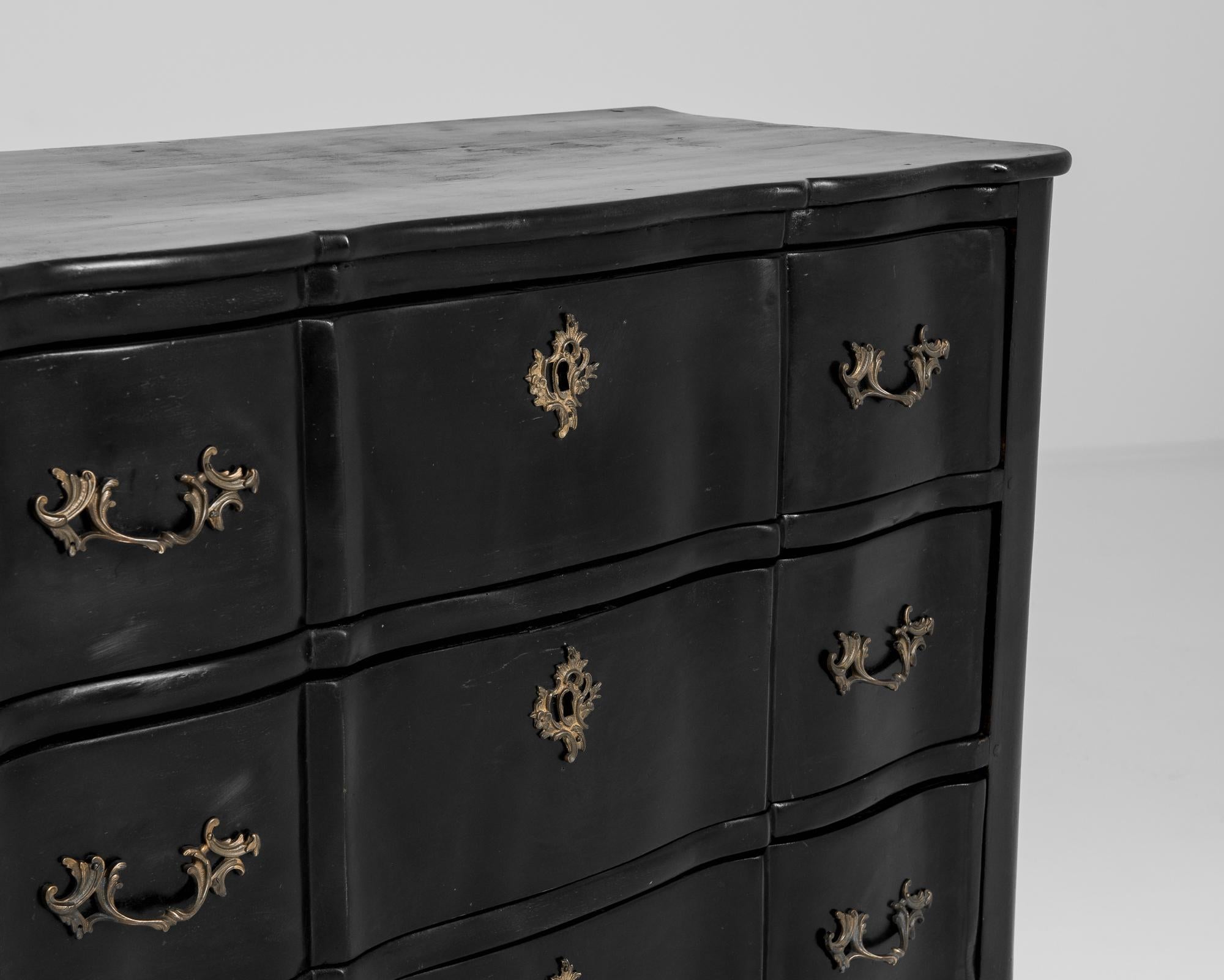 19th Century French Black Wooden Chest of Drawers 1