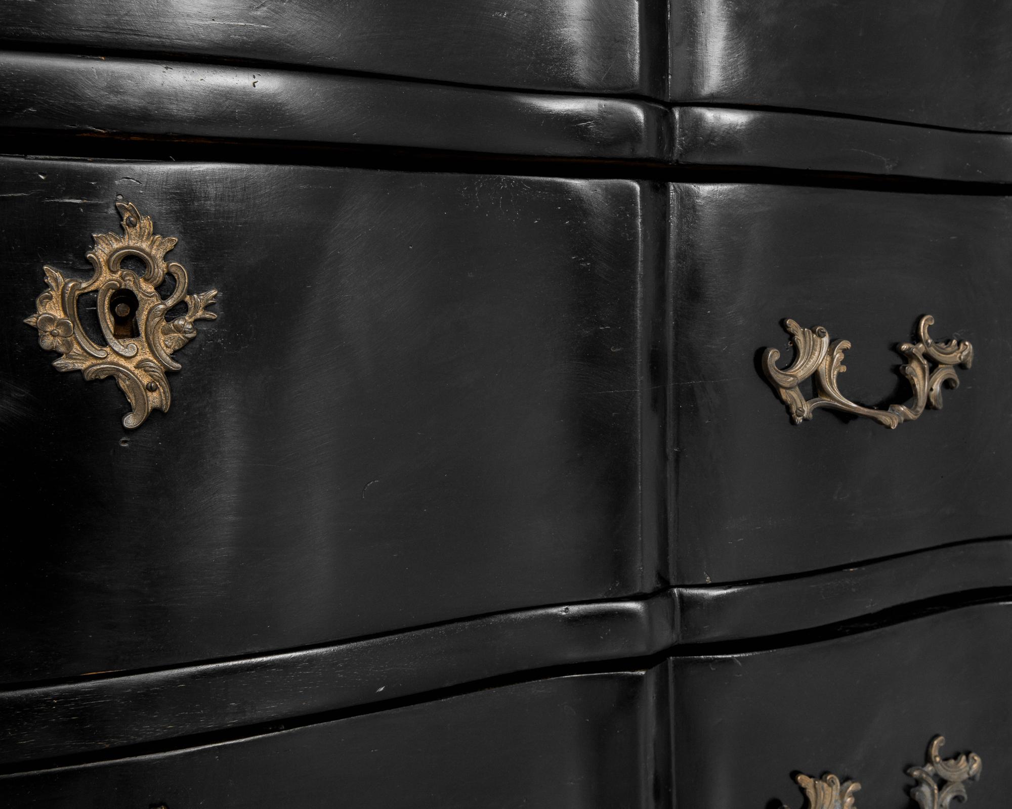 19th Century French Black Wooden Chest of Drawers 3