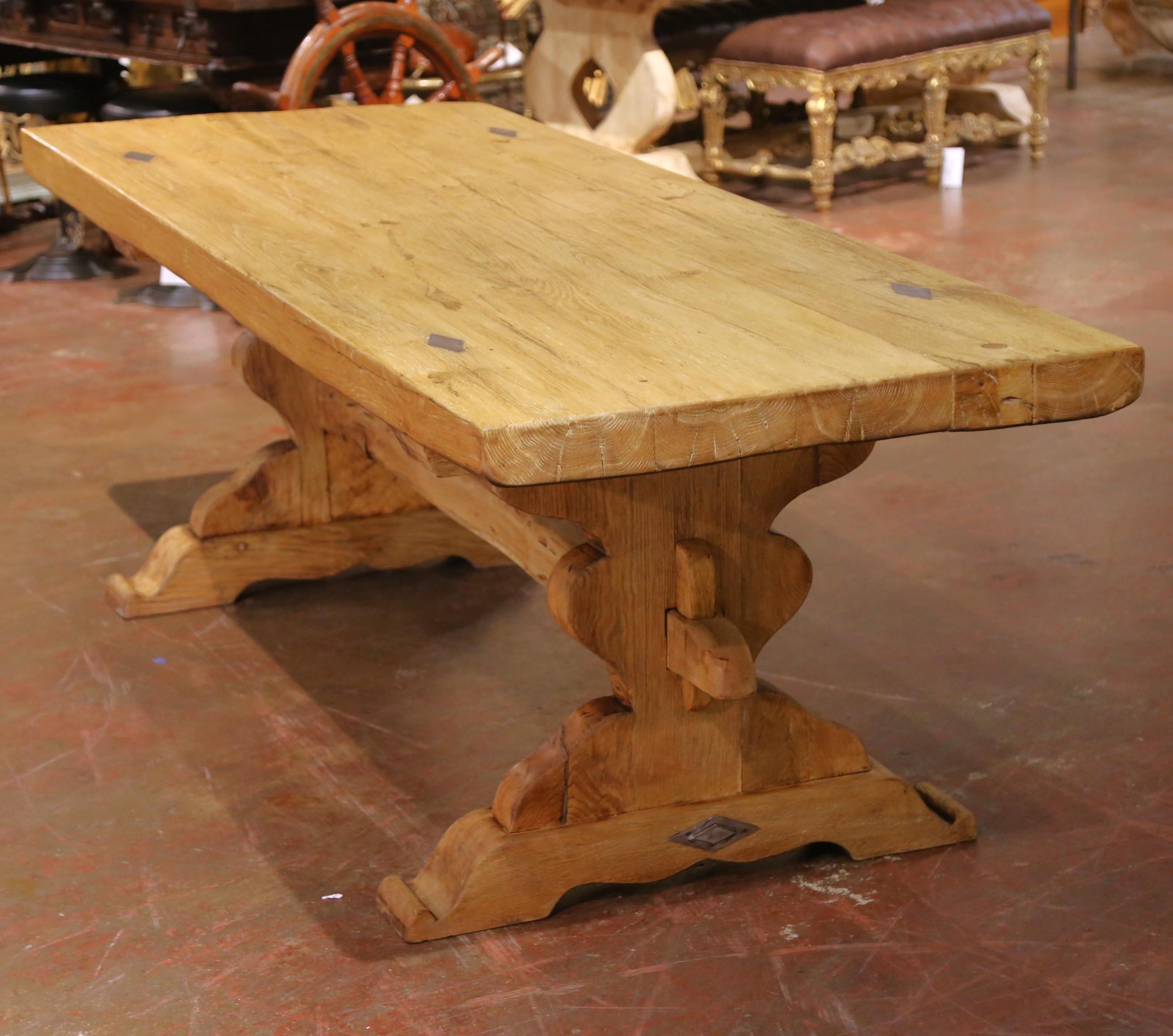 19th Century French Bleach Oak Trestle Refectory Monastery Dining Table Excellent état - En vente à Dallas, TX