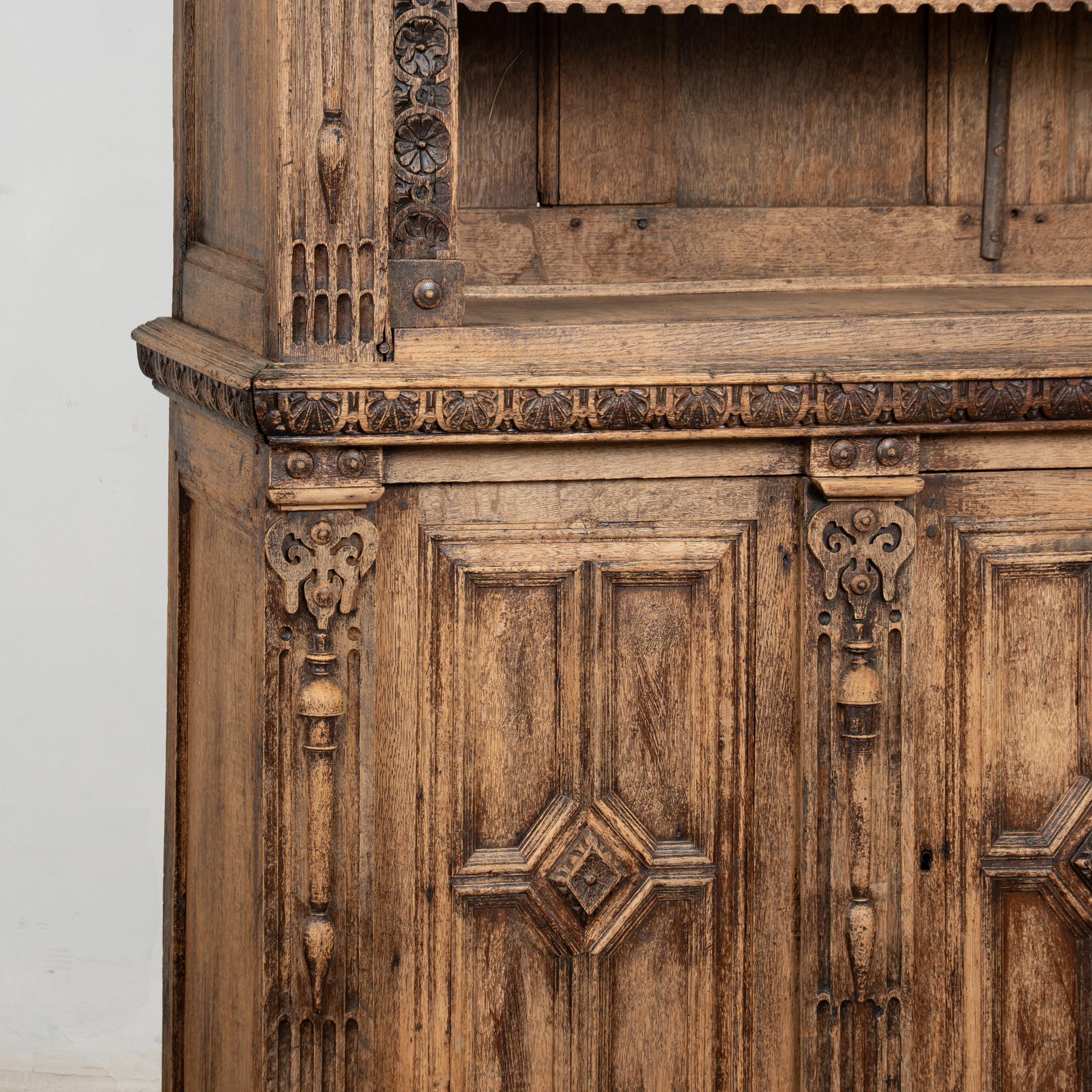 19th Century French Bleached Oak Bookcase Display Cabinet im Angebot 3