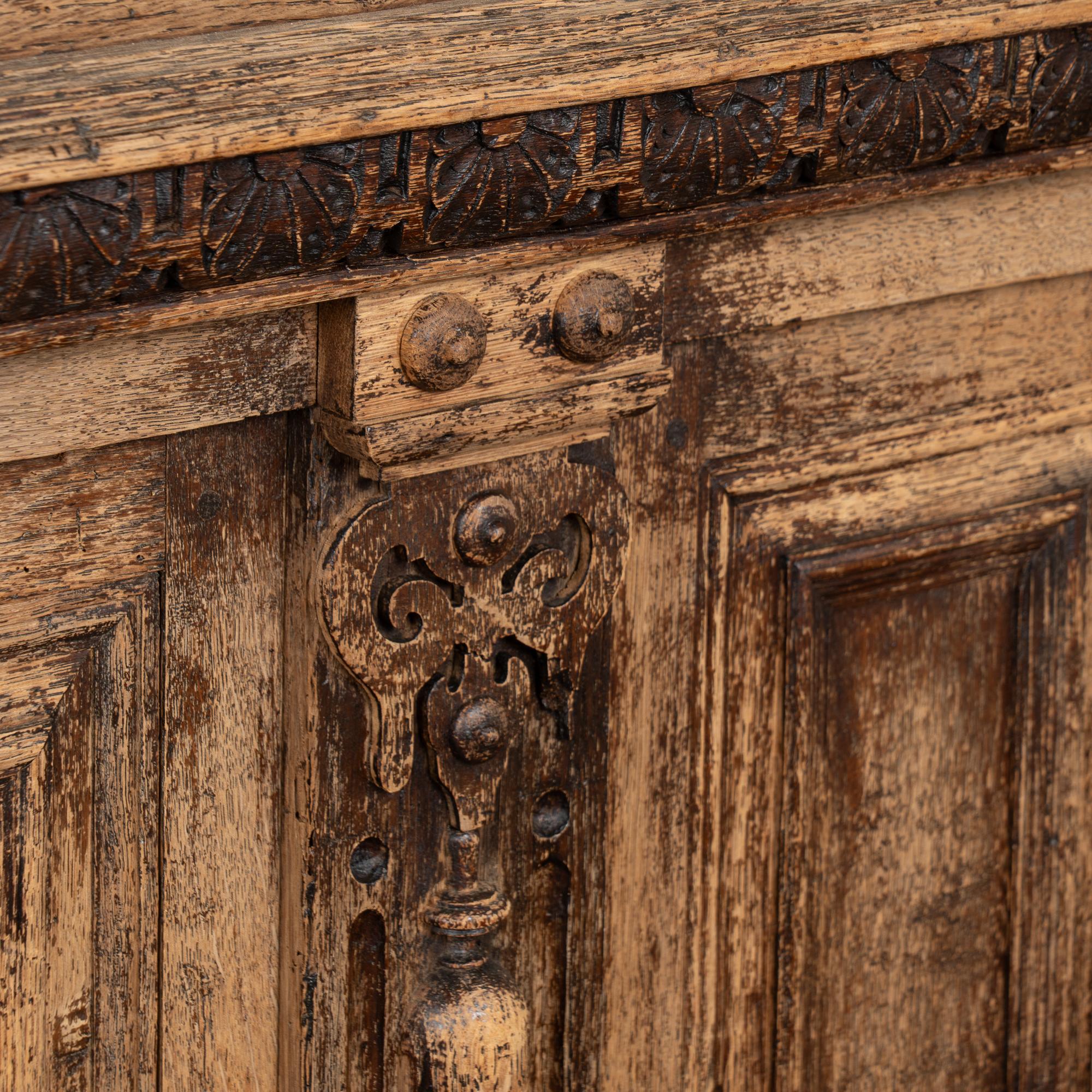 19th Century French Bleached Oak Bookcase Display Cabinet im Angebot 4