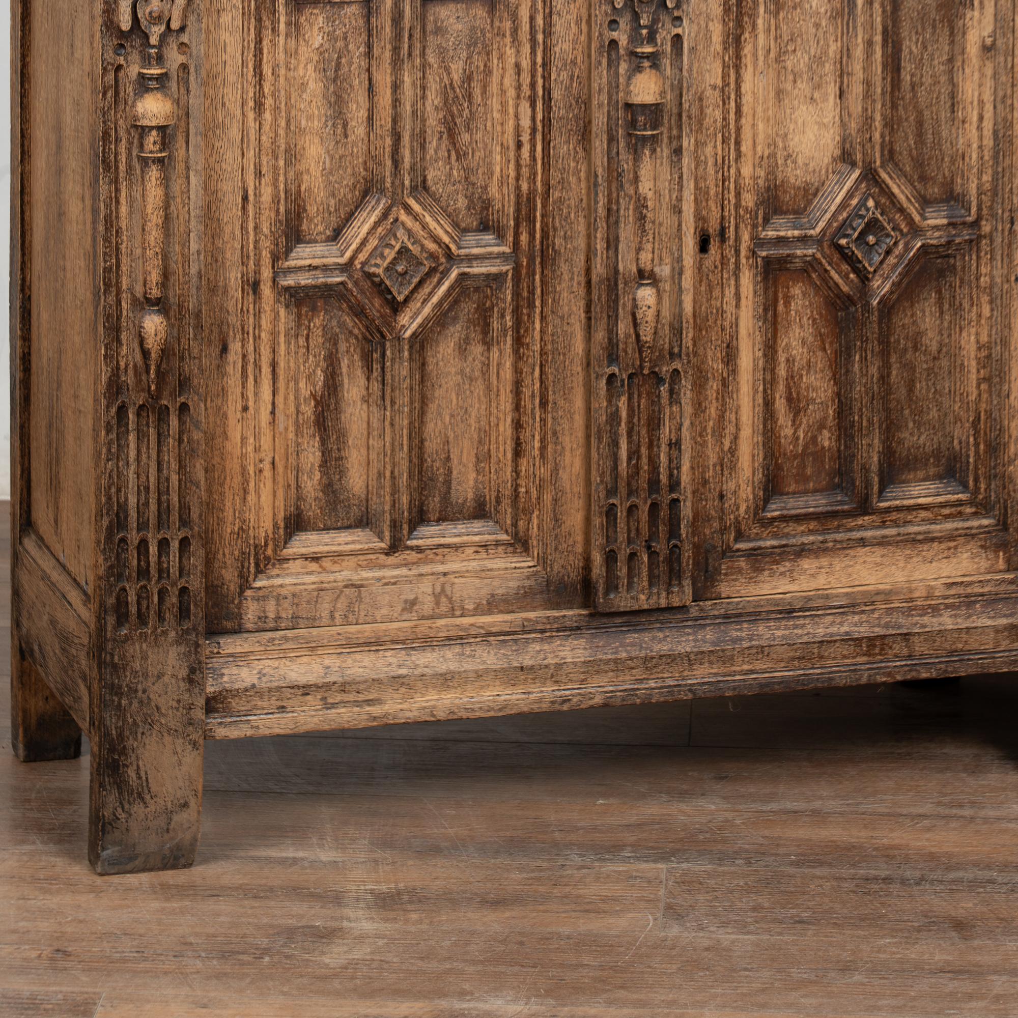 19th Century French Bleached Oak Bookcase Display Cabinet im Angebot 6