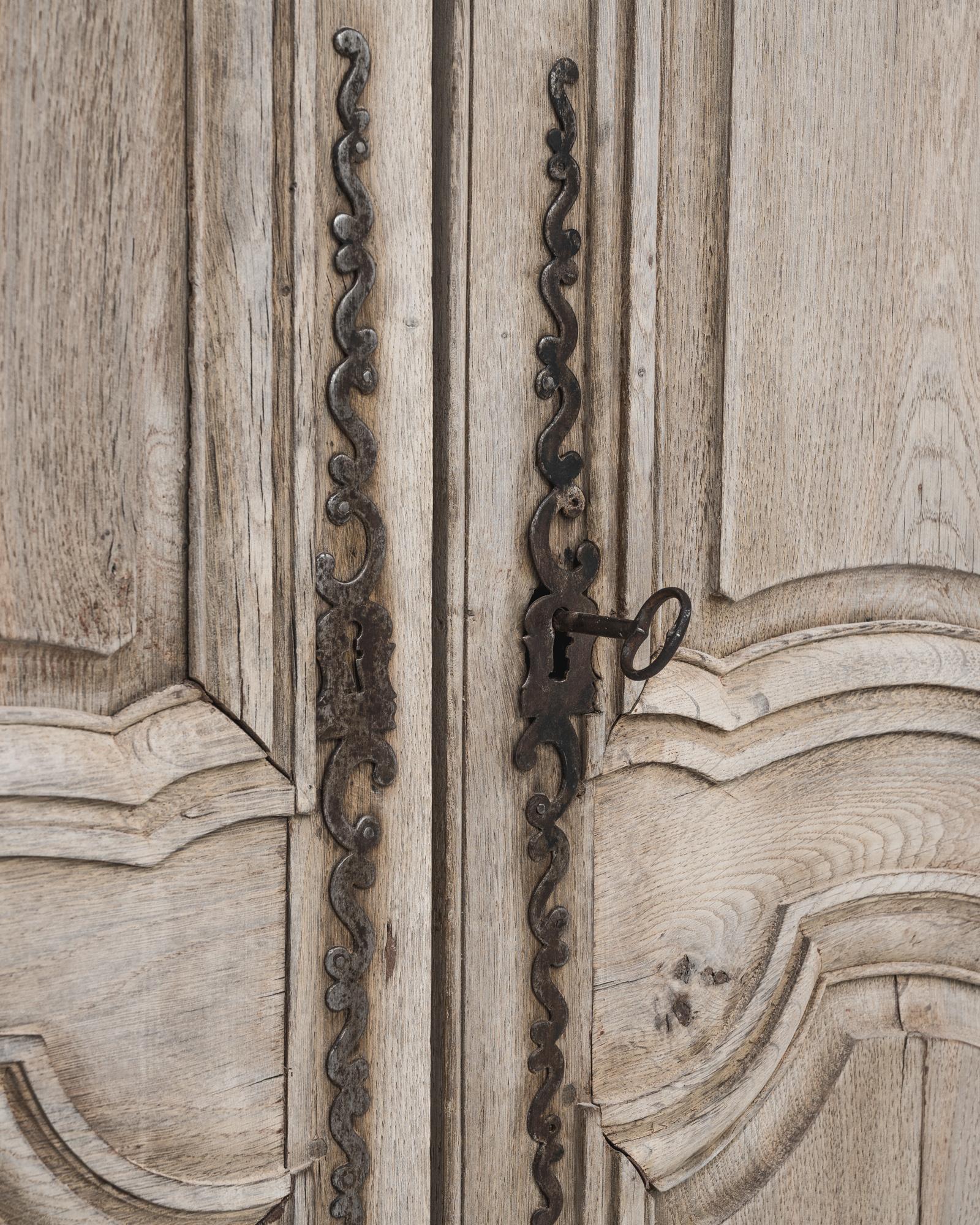 Legno Armadio francese del XIX secolo in Oak sbiancato in vendita