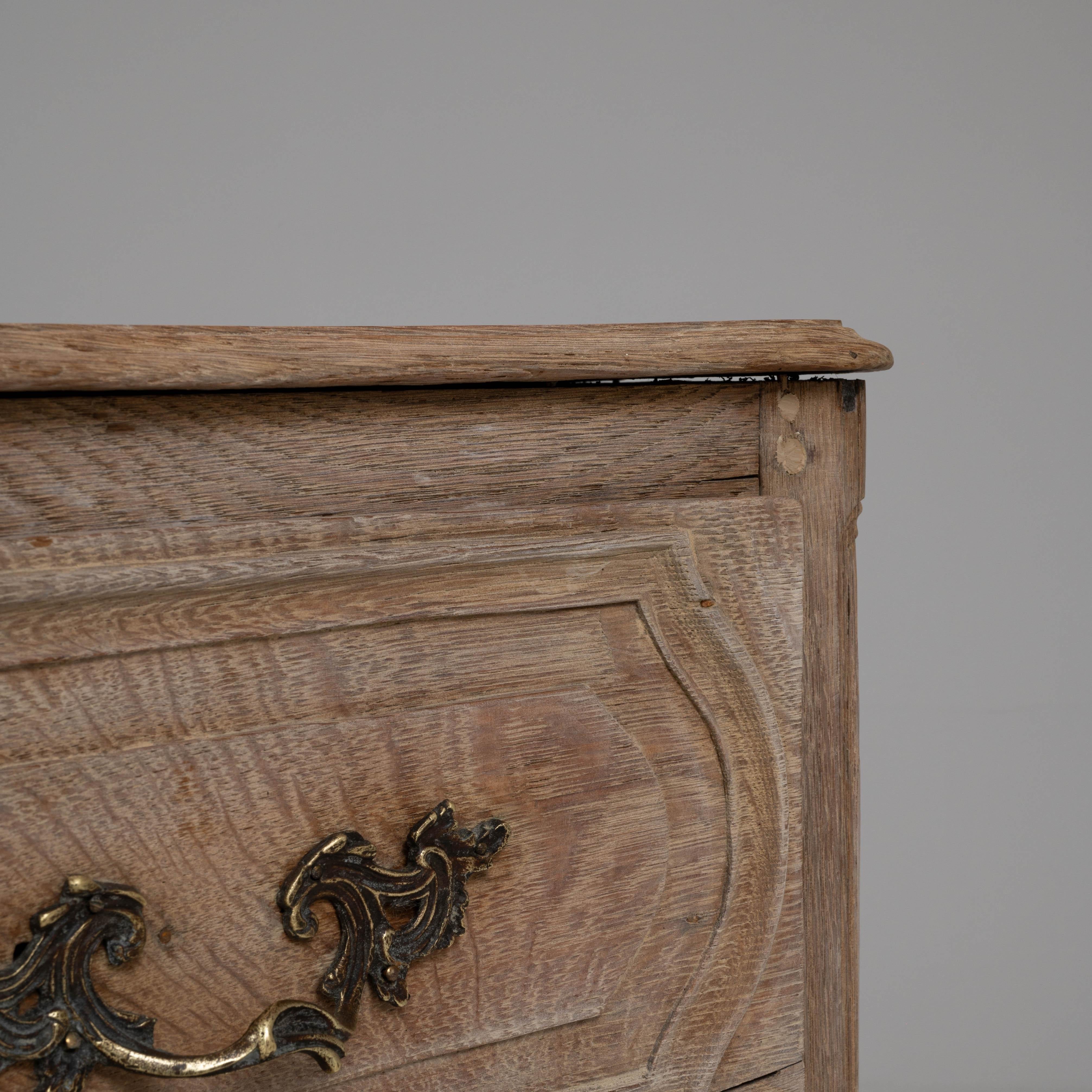 19th Century French Bleached Oak Chest Of Drawers 7