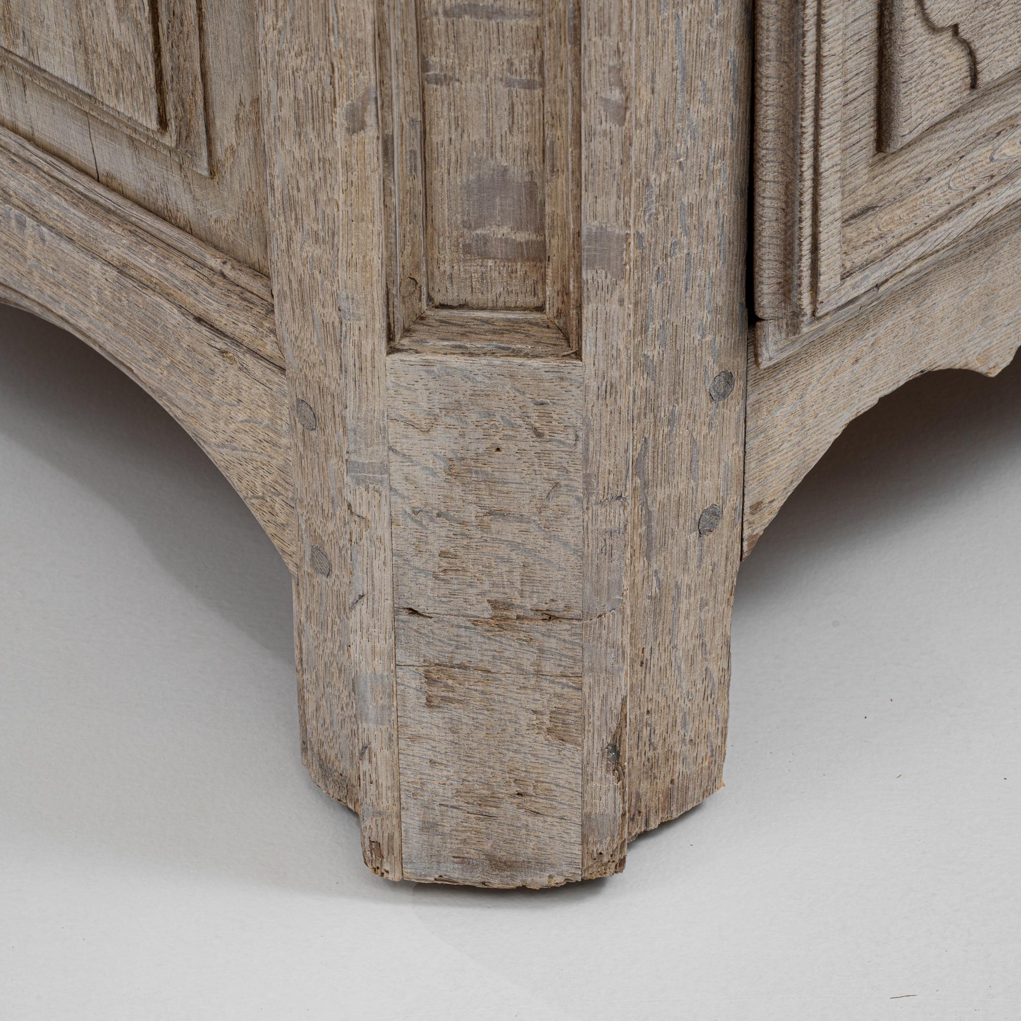 19th Century French Bleached Oak Chest Of Drawers For Sale 9