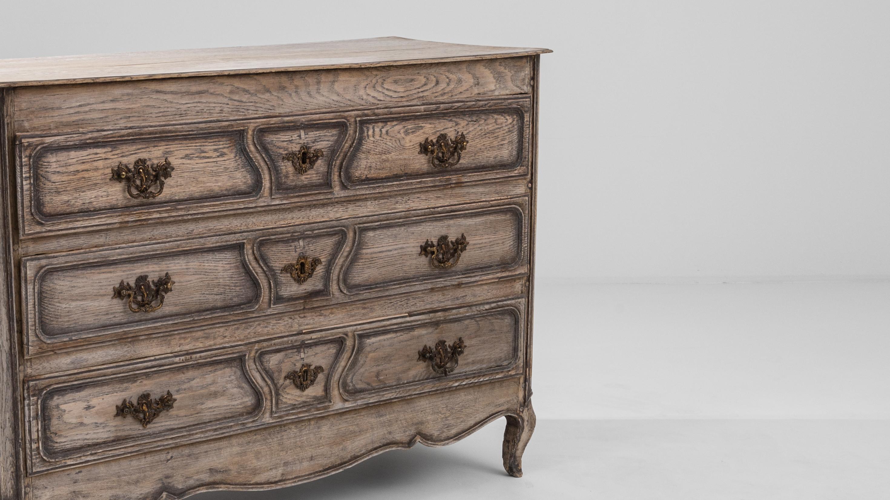 19th Century French Bleached Oak Chest of Drawers In Good Condition For Sale In High Point, NC