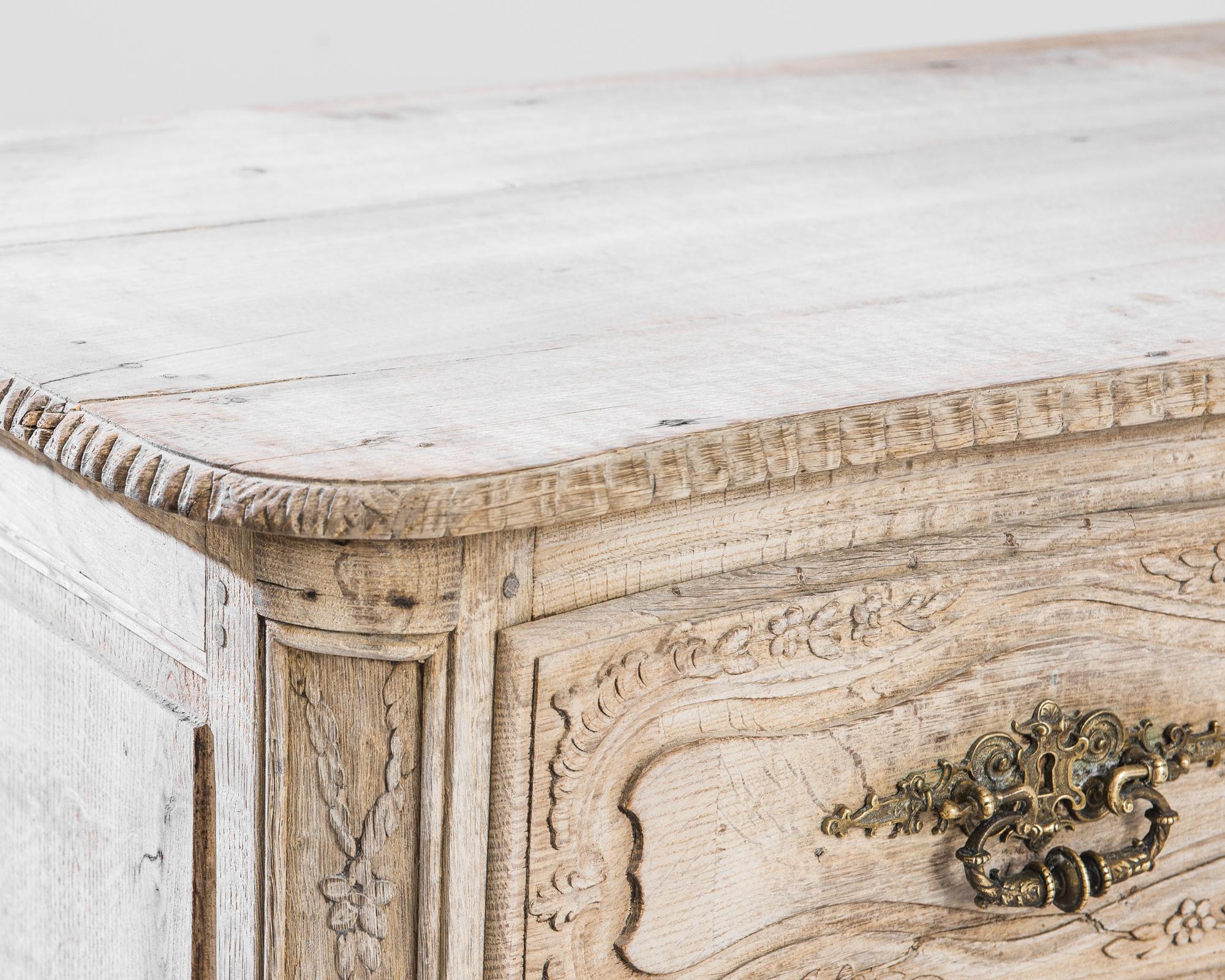 Commode en chêne blanchi du XIXe siècle Bon état - En vente à High Point, NC