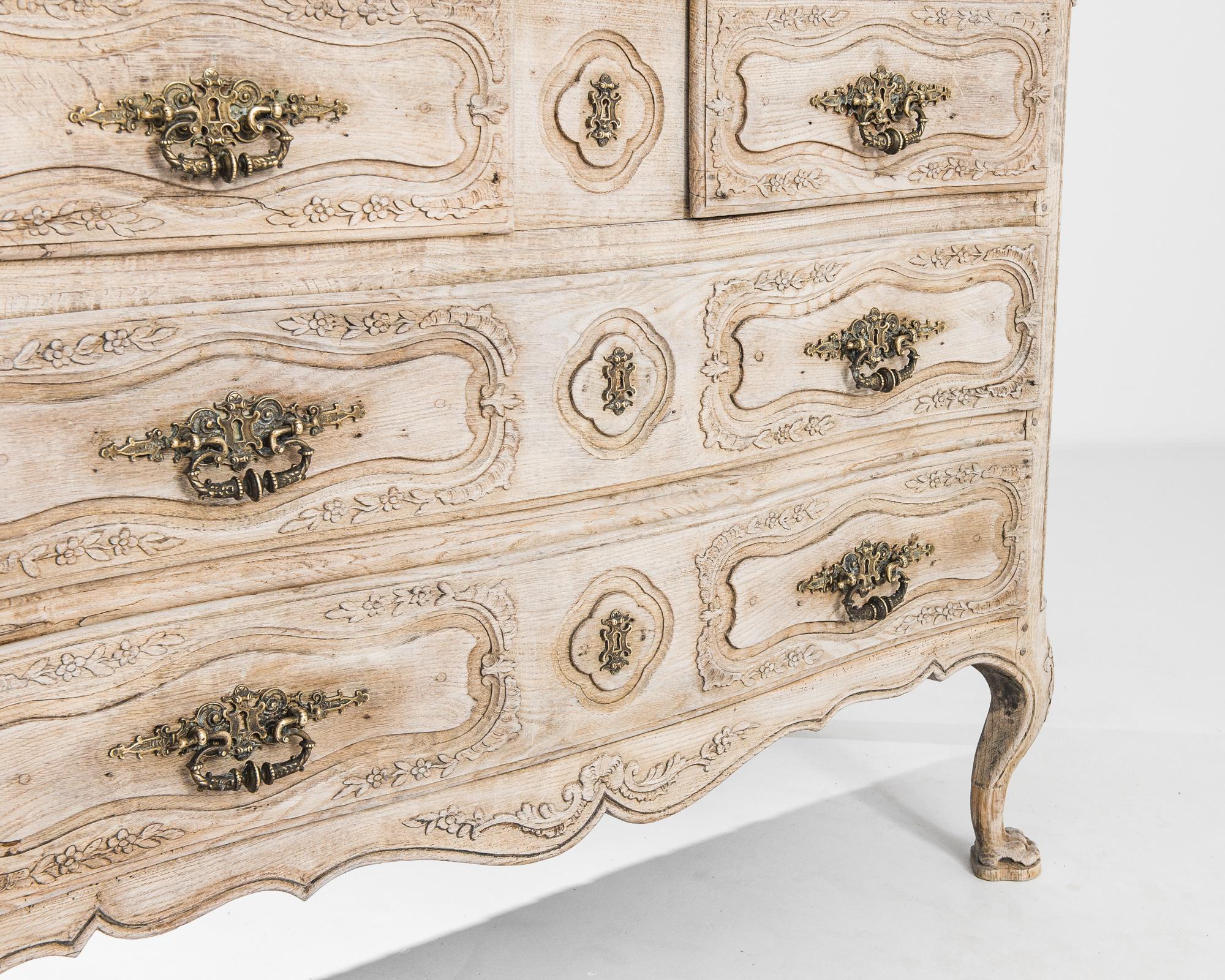 19th Century French Bleached Oak Chest of Drawers For Sale 3