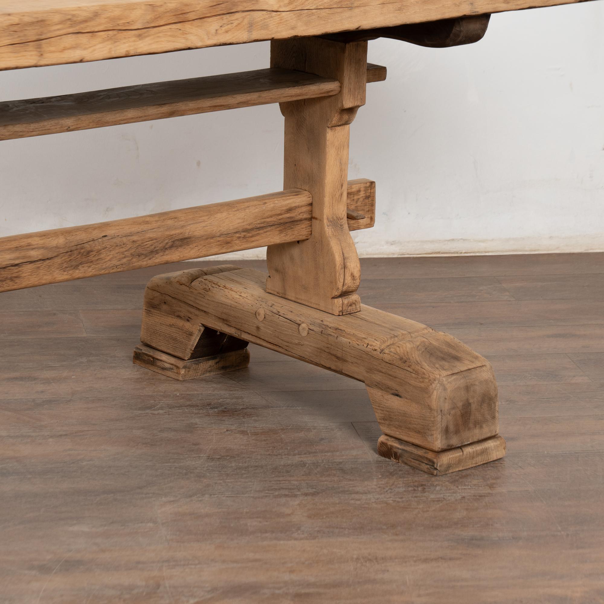 19th Century French Bleached Oak Dining Table en vente 3