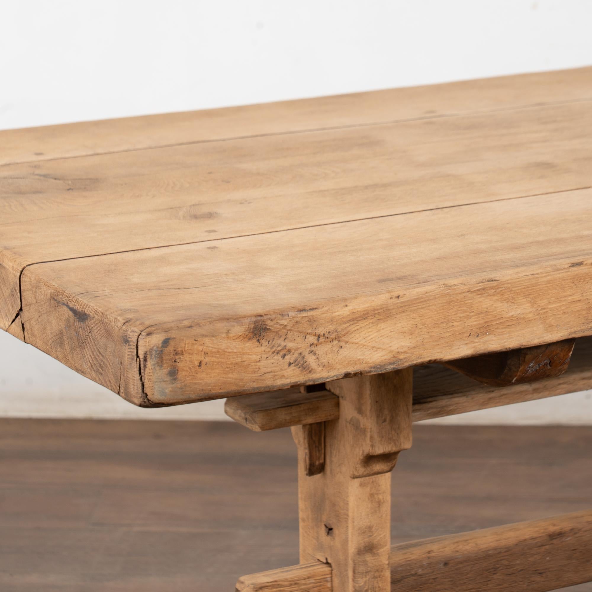 19th Century French Bleached Oak Dining Table en vente 4