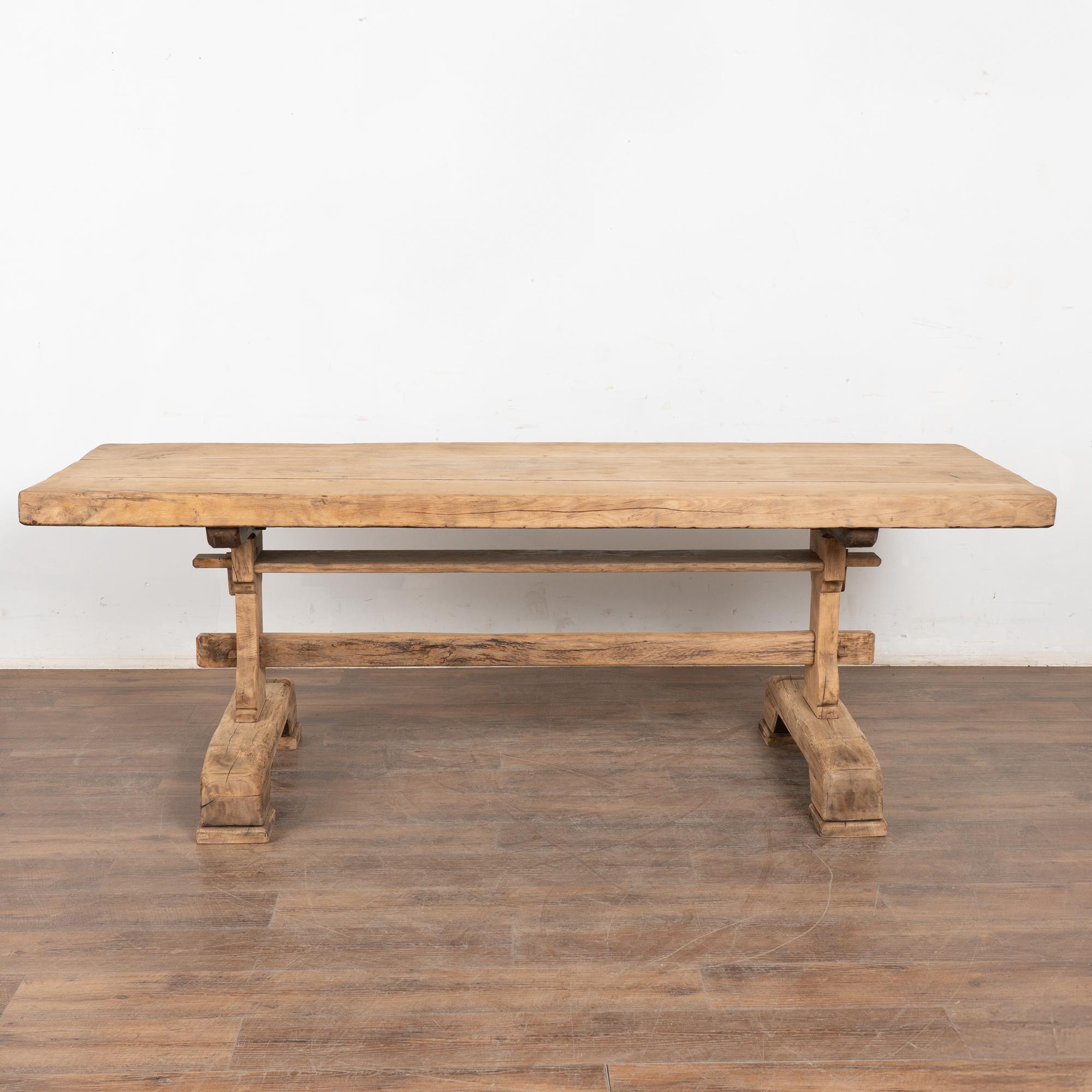 Provincial français 19th Century French Bleached Oak Dining Table en vente