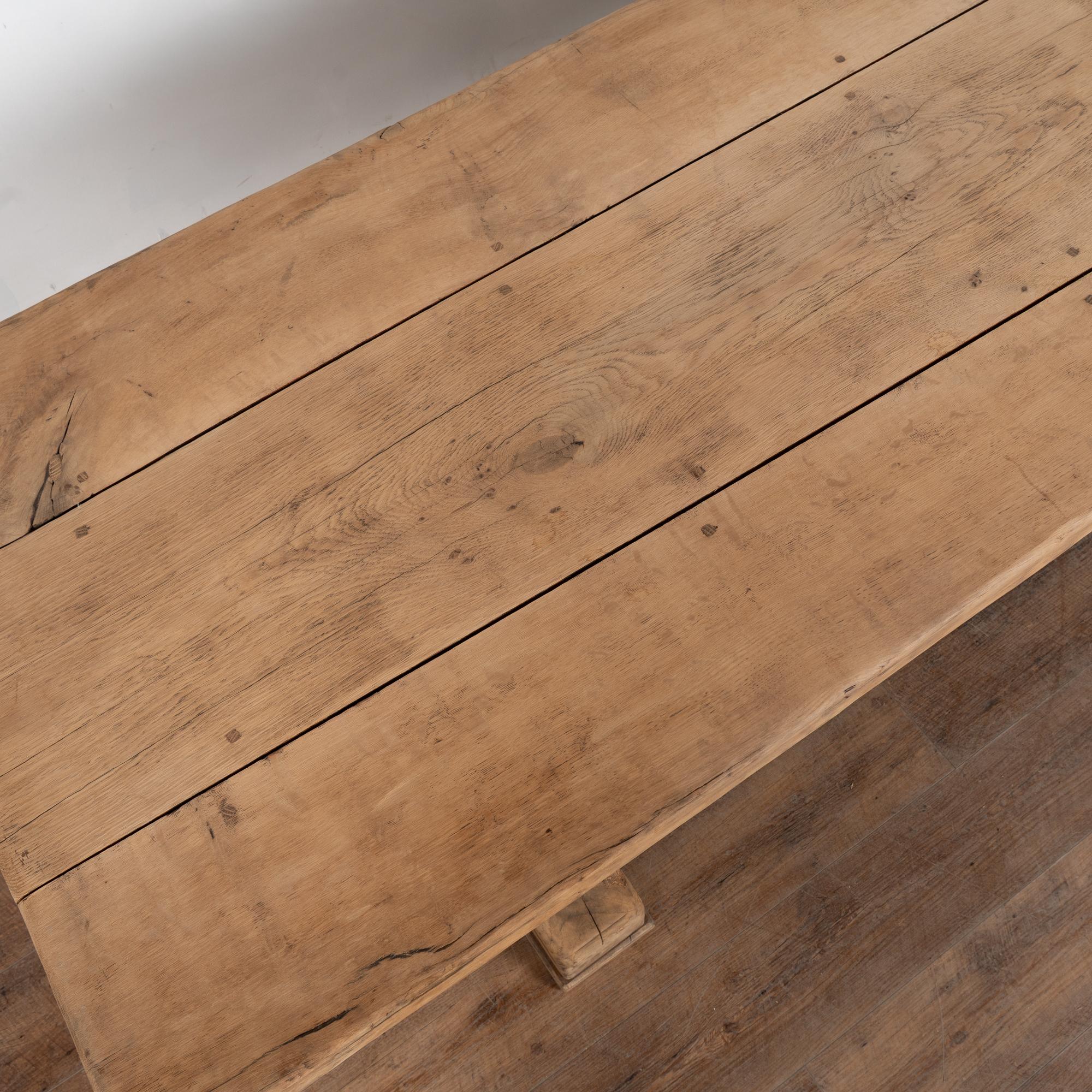 XIXe siècle 19th Century French Bleached Oak Dining Table en vente