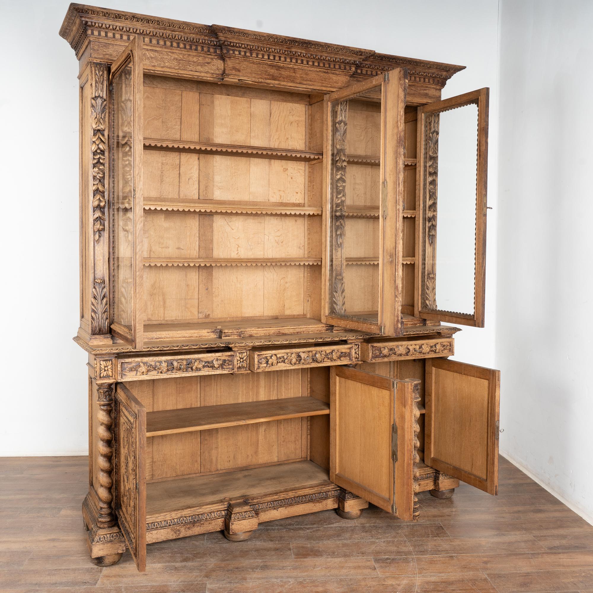 Provincial français Bibliothèque d'exposition française du 19ème siècle en chêne blanchi en vente