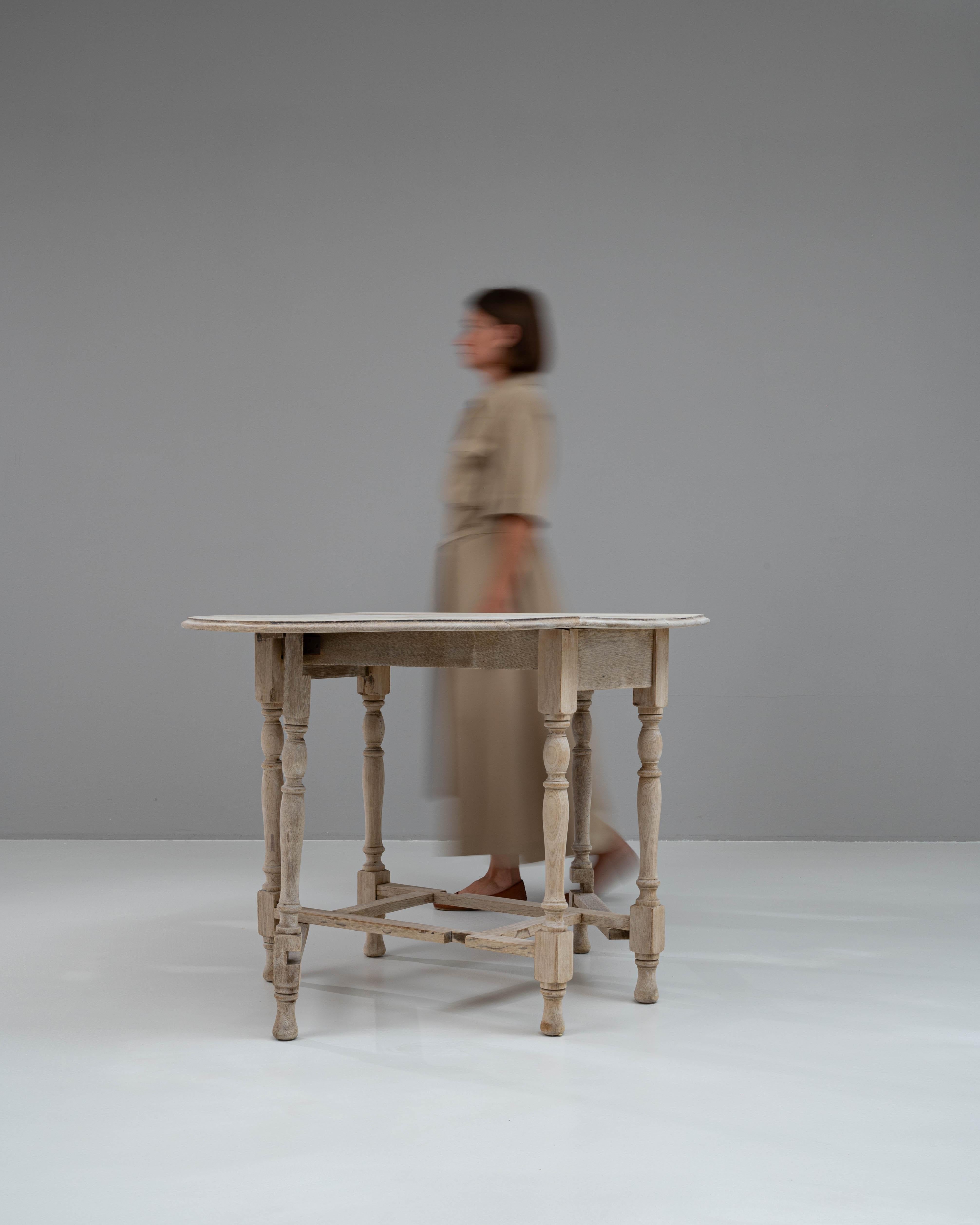 XIXe siècle Table à abattant en chêne blanchi français du 19e siècle en vente
