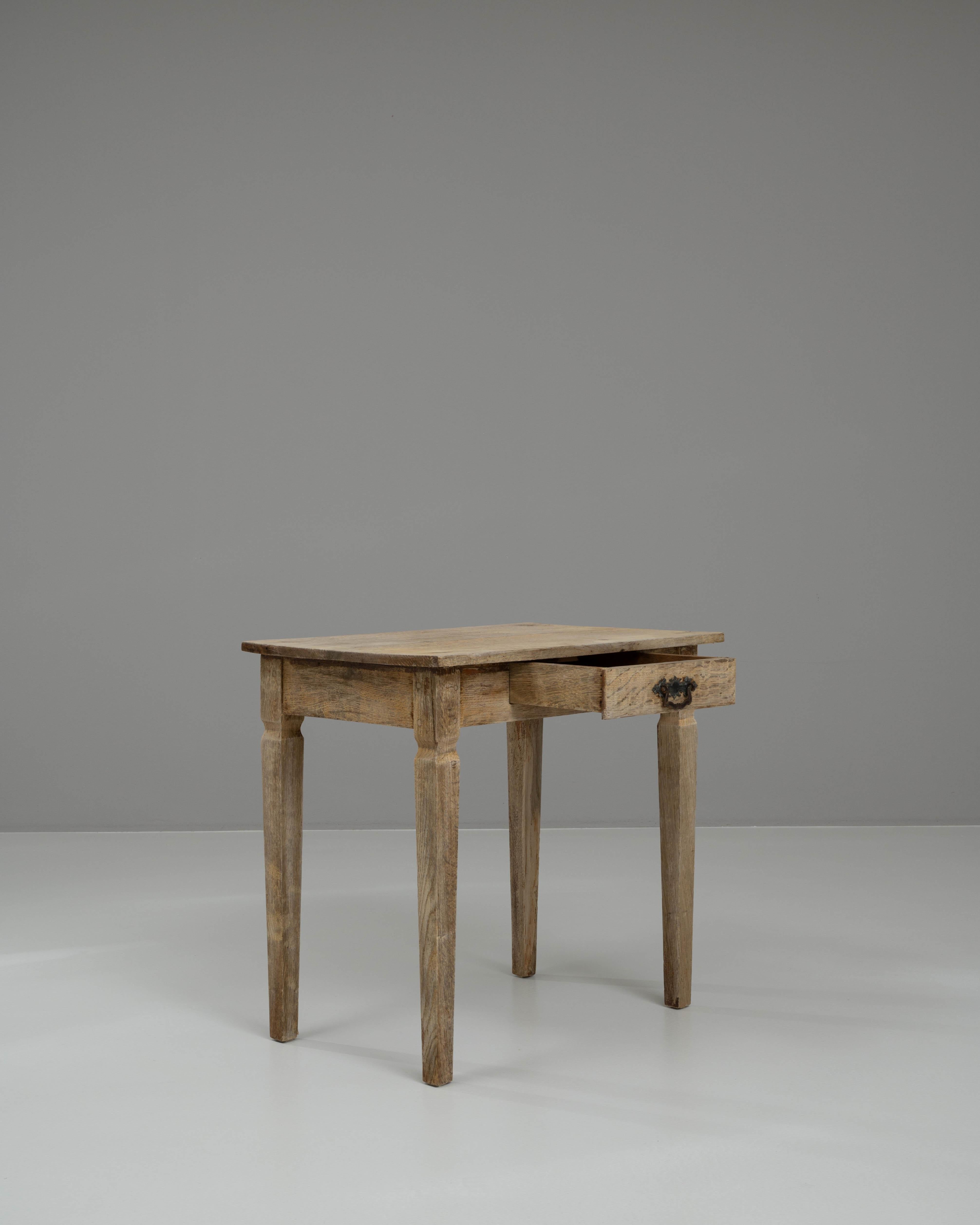 Chêne Table d'appoint française du 19ème siècle en chêne blanchi en vente