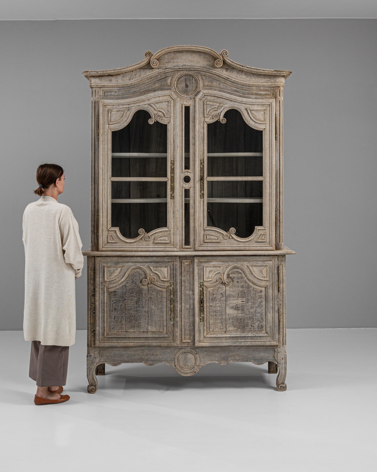 19th Century French Bleached Oak Vitrine In Good Condition In High Point, NC