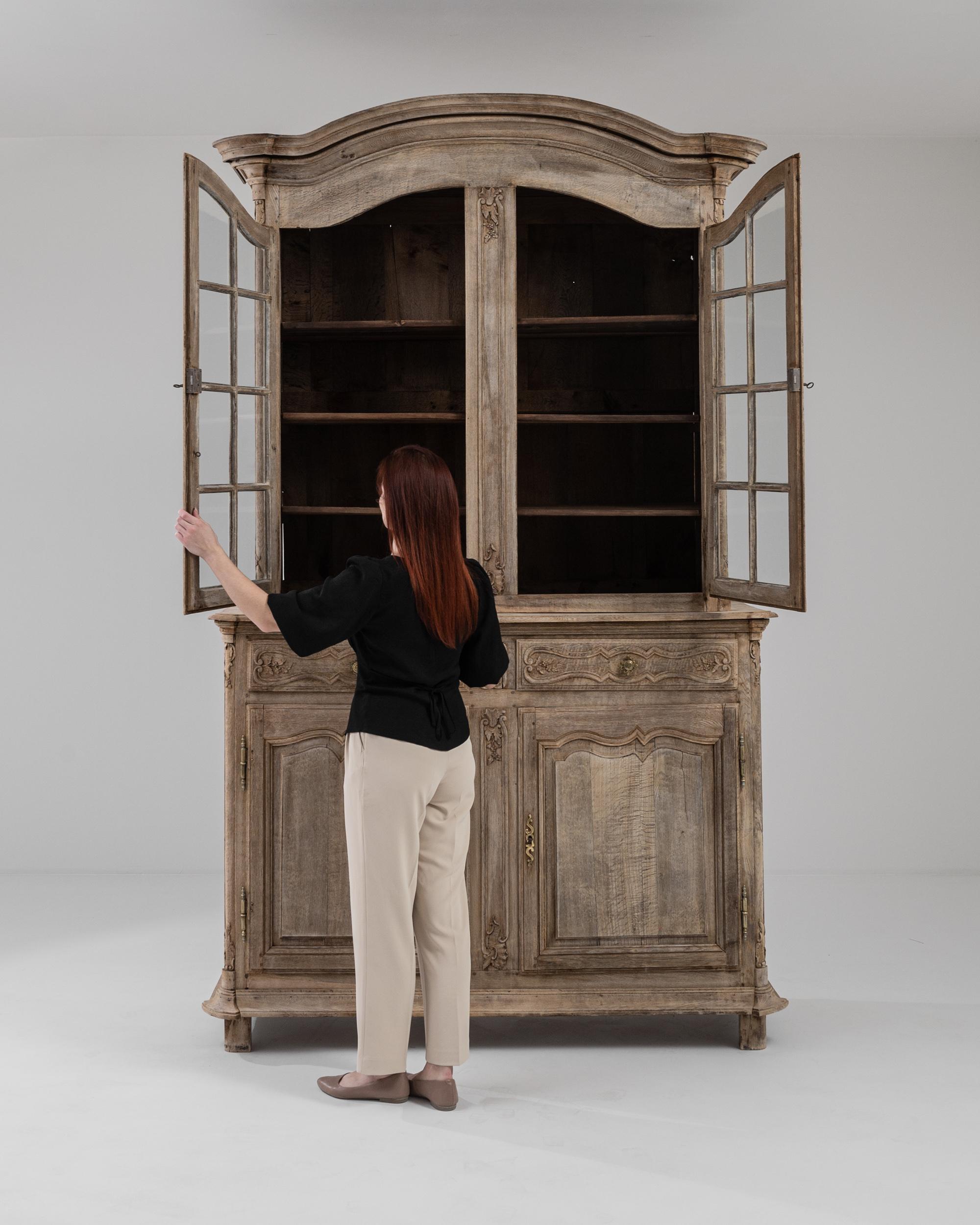 19th Century French Bleached Oak Vitrine In Good Condition For Sale In High Point, NC