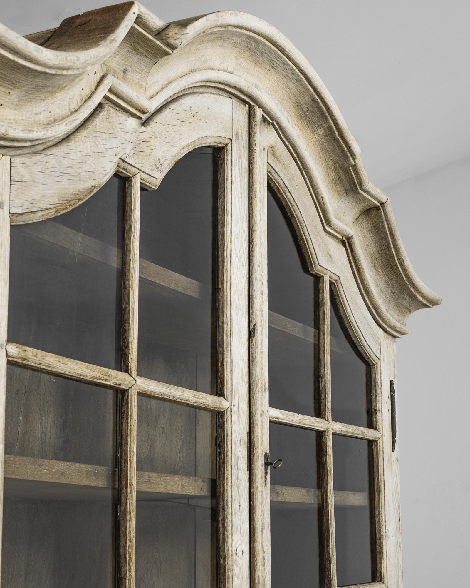 19th Century French Bleached Oak Vitrine In Good Condition In High Point, NC