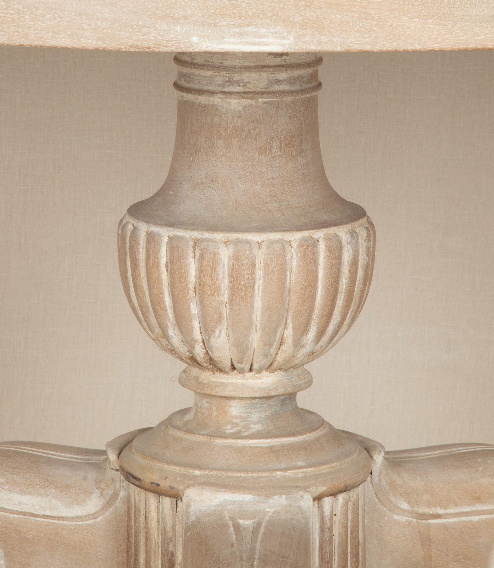 Französischer Gueridon aus gebleichtem Nussbaum des 19. im Angebot 3