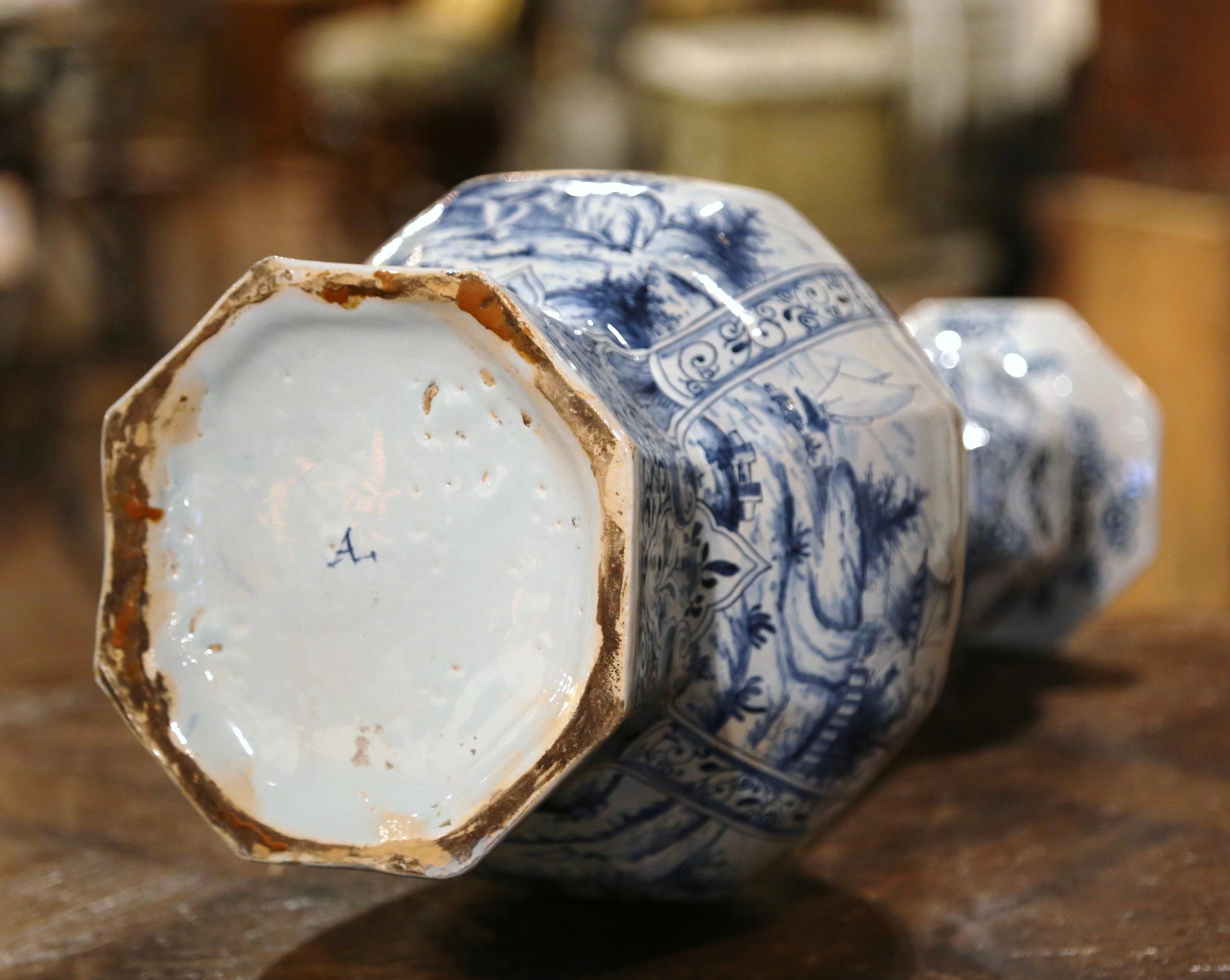 Französische blau-weiße Delfter Fayence-Vase mit Windmühlenszenen aus dem 19. Jahrhundert im Angebot 7