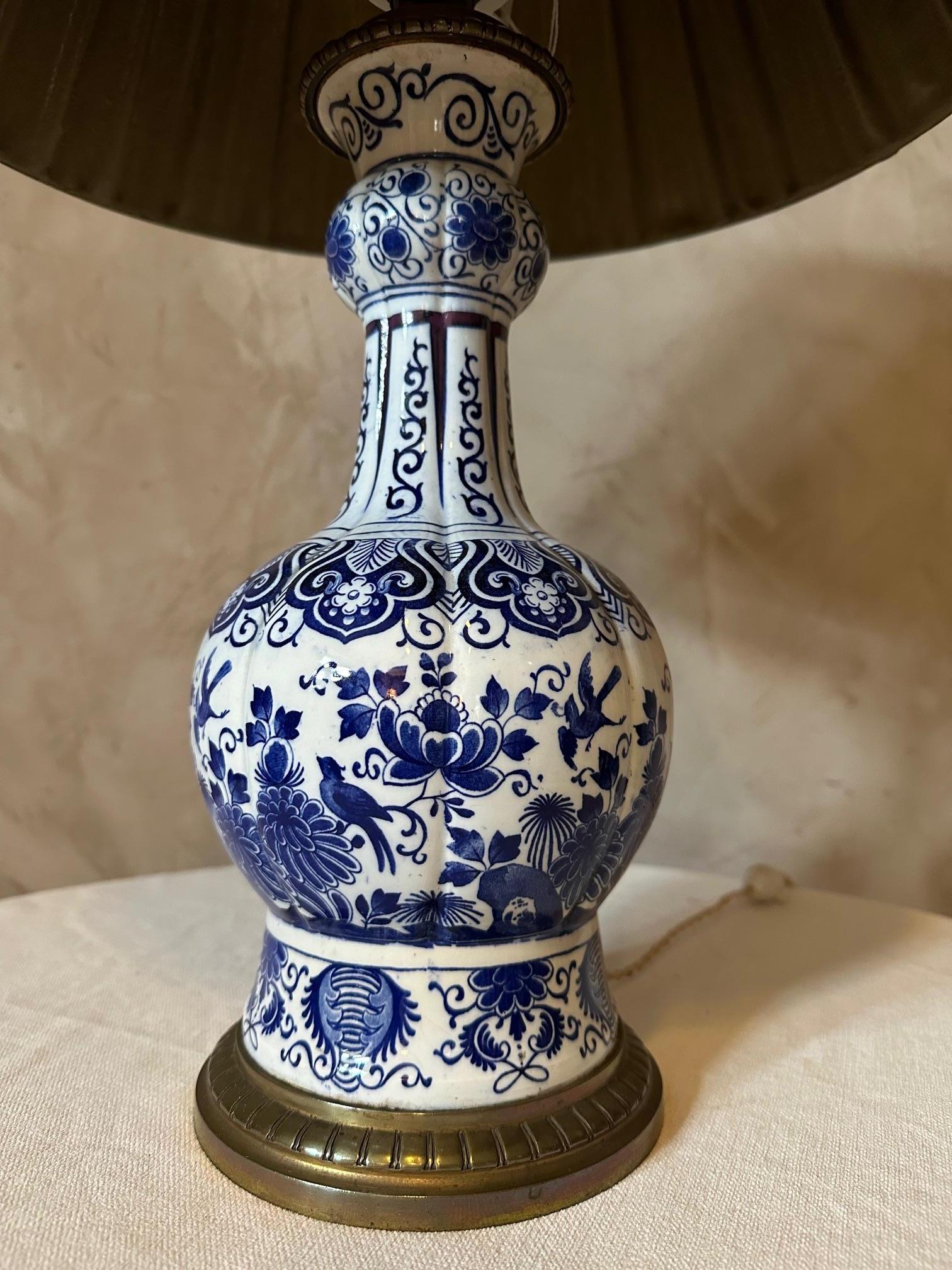 19th century French Blue and White Delft Porcelain Table Lamp In Good Condition For Sale In LEGNY, FR