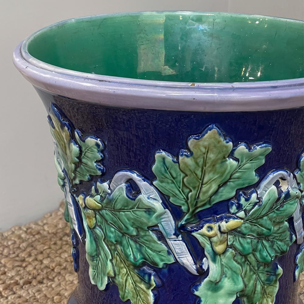 Céramique Jardiniere à Barbotine bleue française du 19e siècle avec Stand en vente