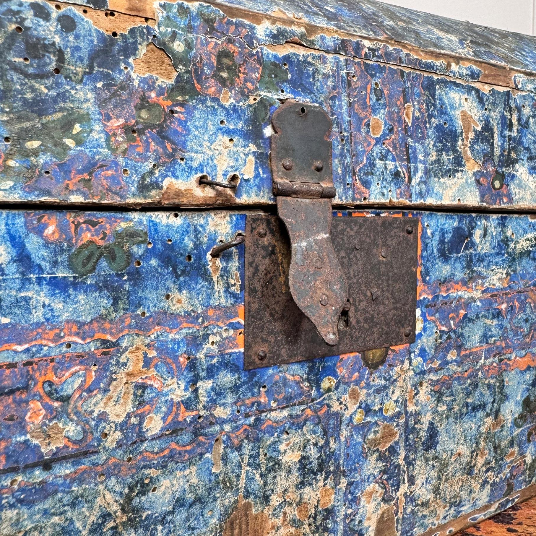 Fatto a mano Scatola matrimoniale francese del XIX secolo in blu normanno in vendita