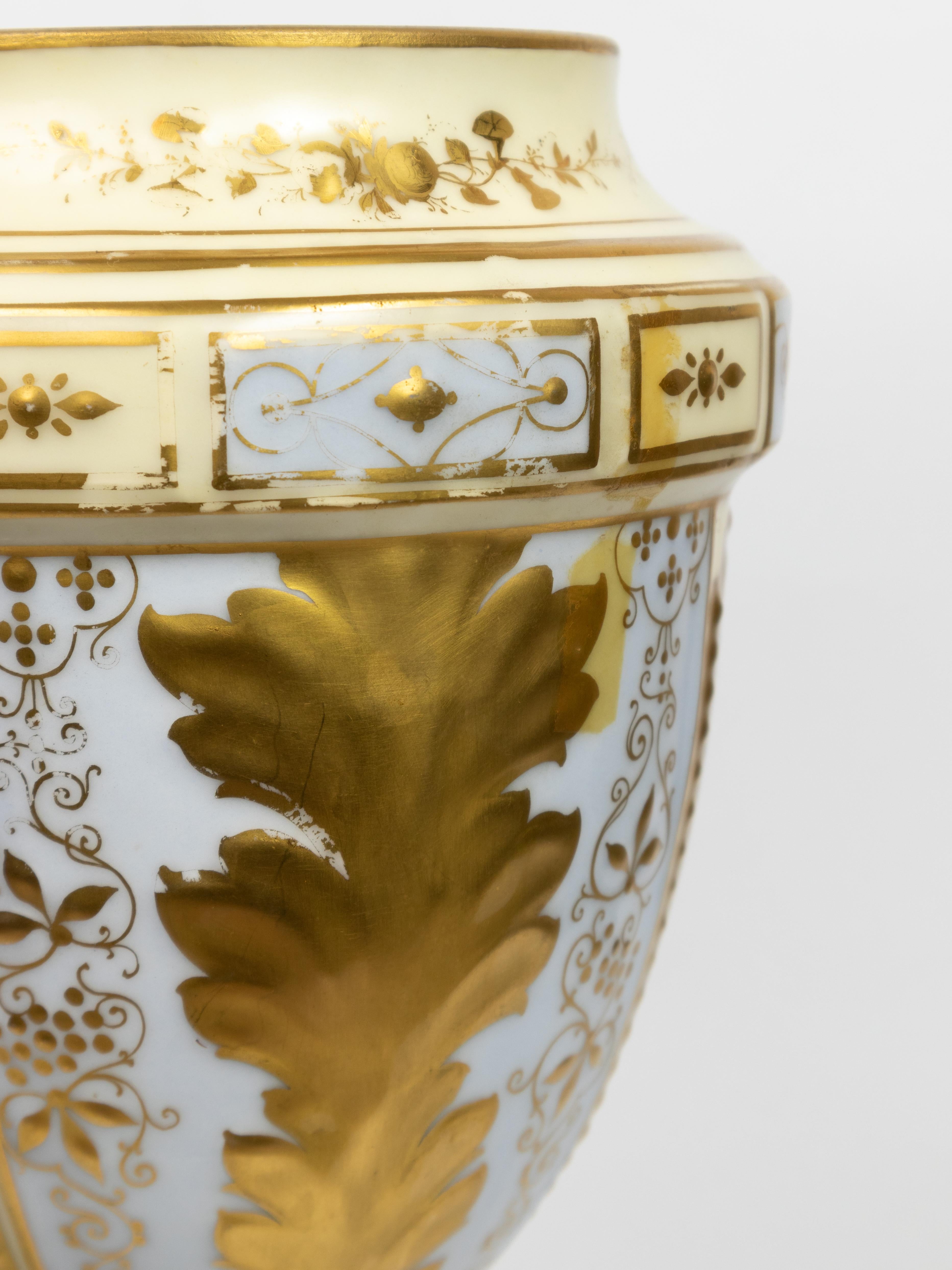 Anfora francese blu di Sèvres del XIX secolo di Château des Tuileries in vendita 4