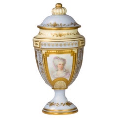 Amphore en bleu de Sèvres du 19e siècle du Château des Tuileries