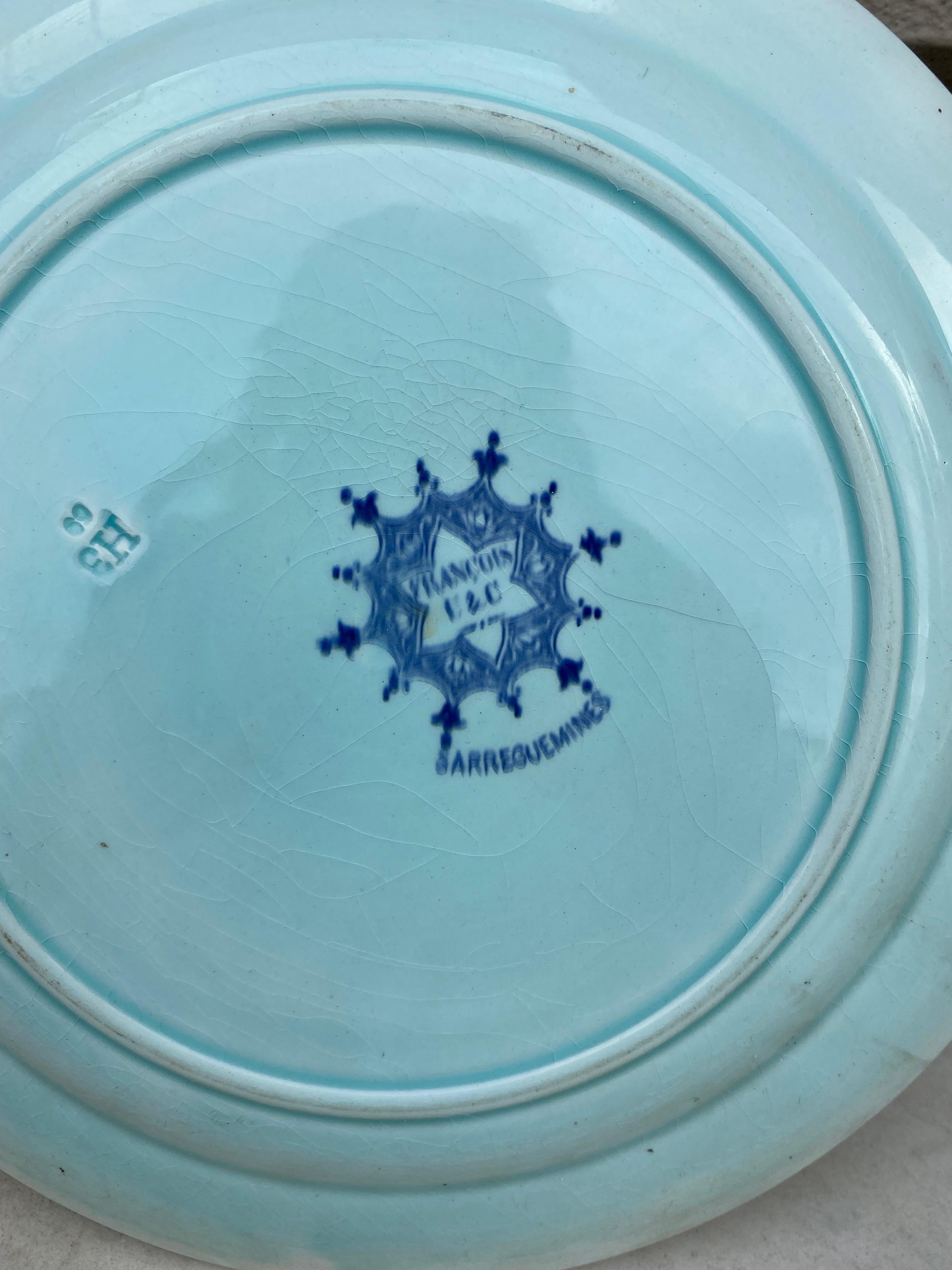 Plato llano francés del siglo XIX de loza azul y blanca Sarreguemines en Bueno estado para la venta en Austin, TX