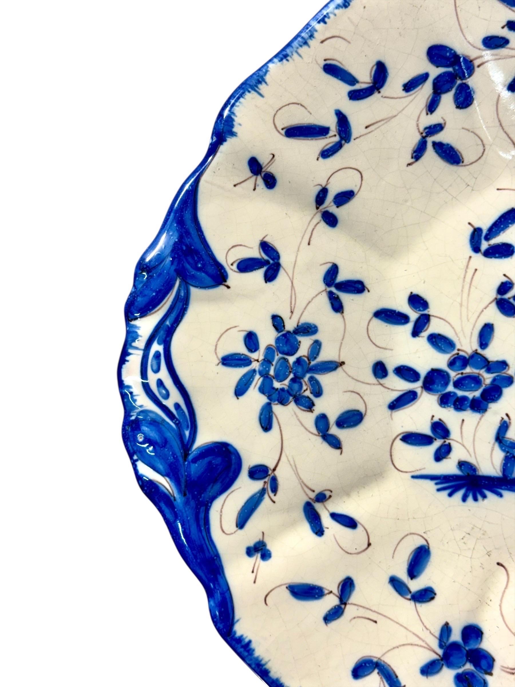 Soupière en faïence peinte à la main, bleu et blanc, du 19e siècle, avec plateau Bon état - En vente à LA CIOTAT, FR