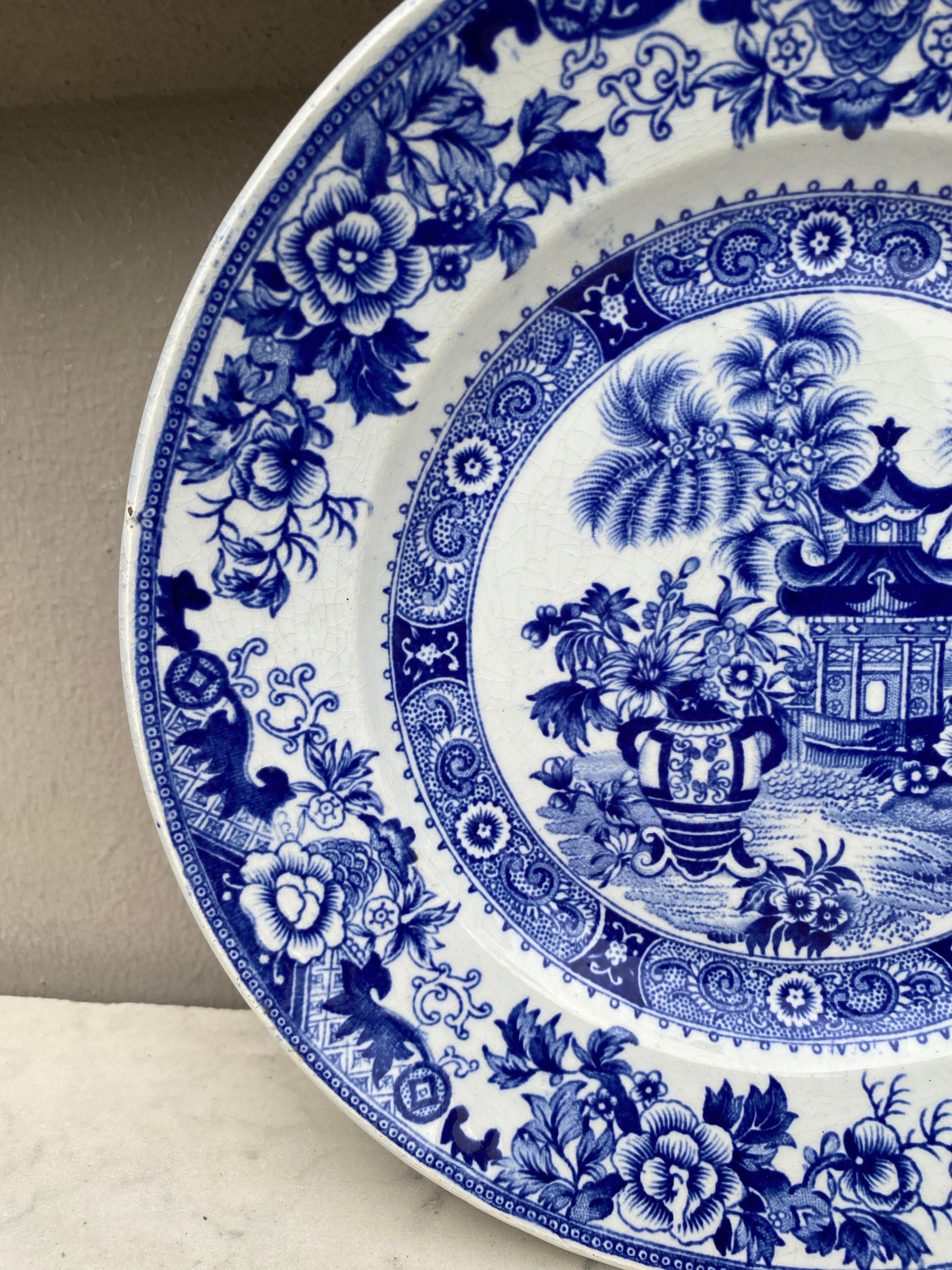 Plato Pagoda Francés Azul y Blanco Creil et Montereau del Siglo XIX Chinoiserie en venta