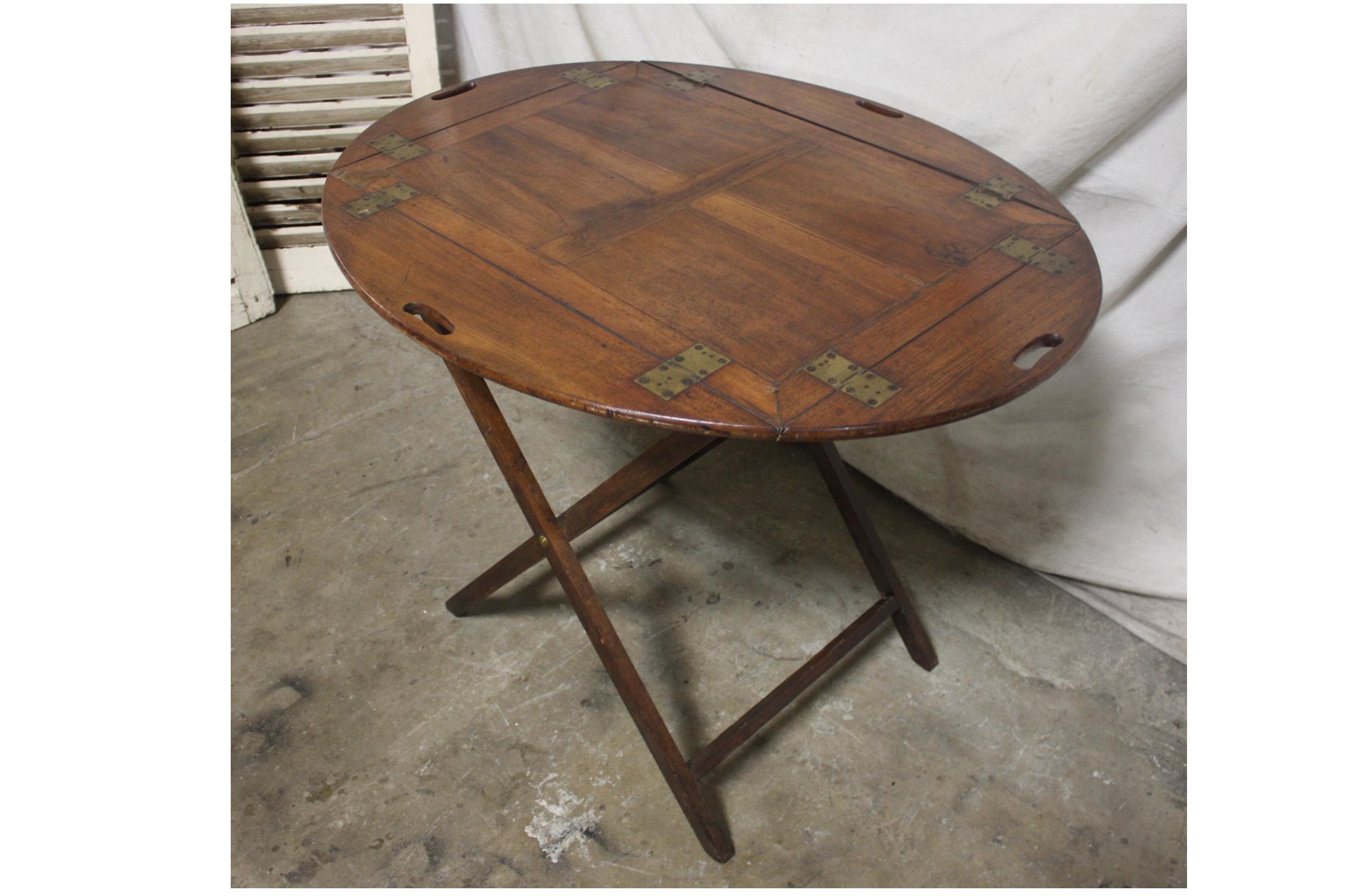 round boat table