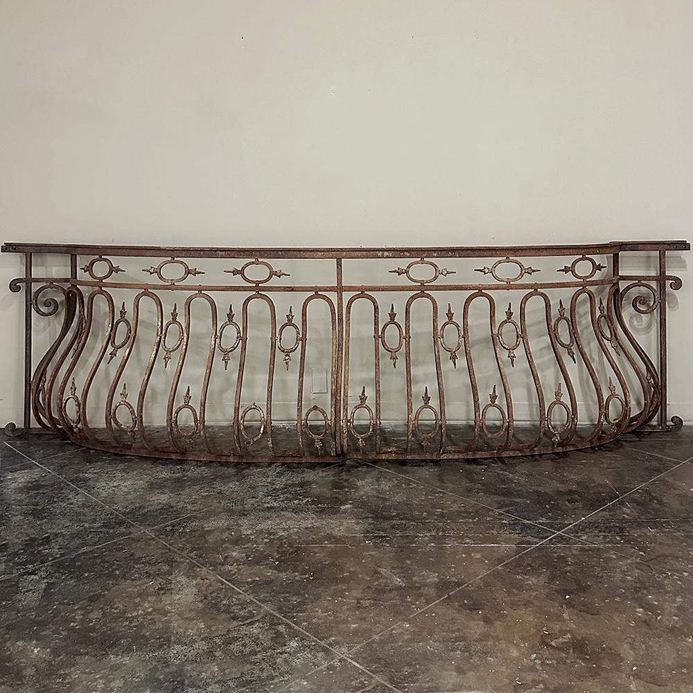 19th Century French Bombe Wrought Iron Balcony Rail ~ Baluster Rail In Good Condition For Sale In Dallas, TX