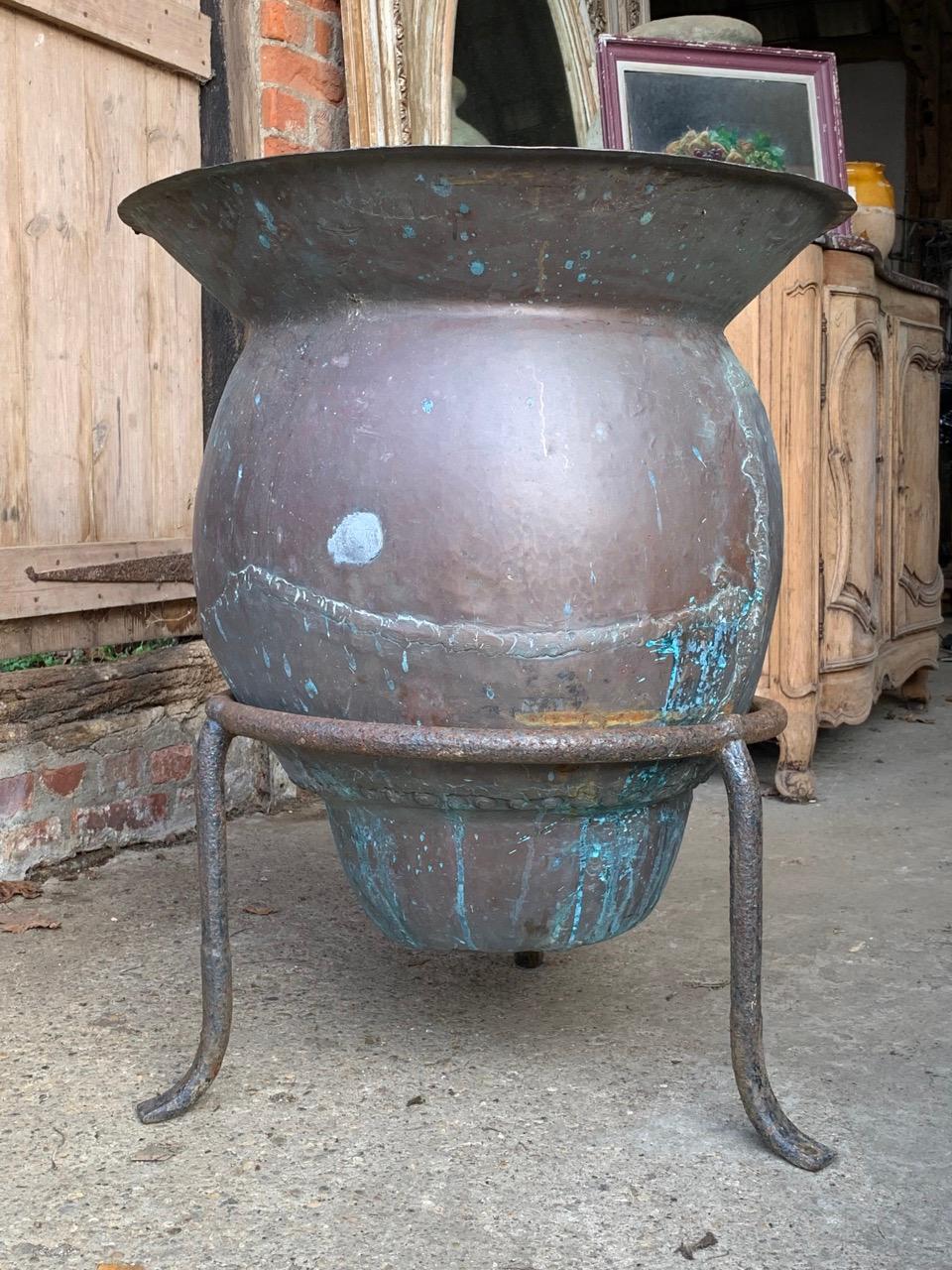19th Century French Bonnet Copper Planter In Distressed Condition For Sale In Ongar, GB