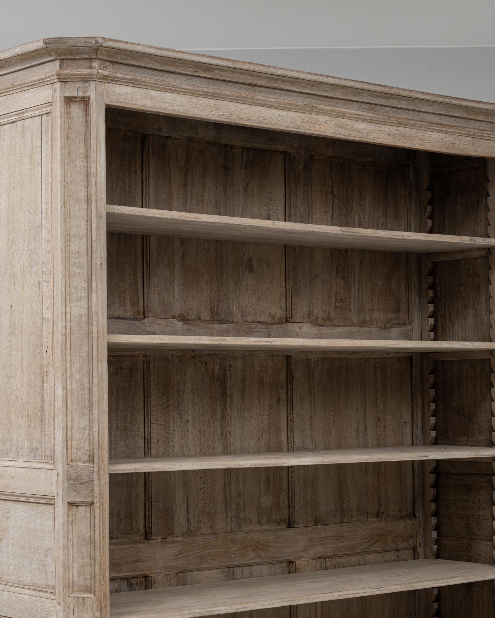 Legno 19th Century French Bookcase Cabinet in vendita