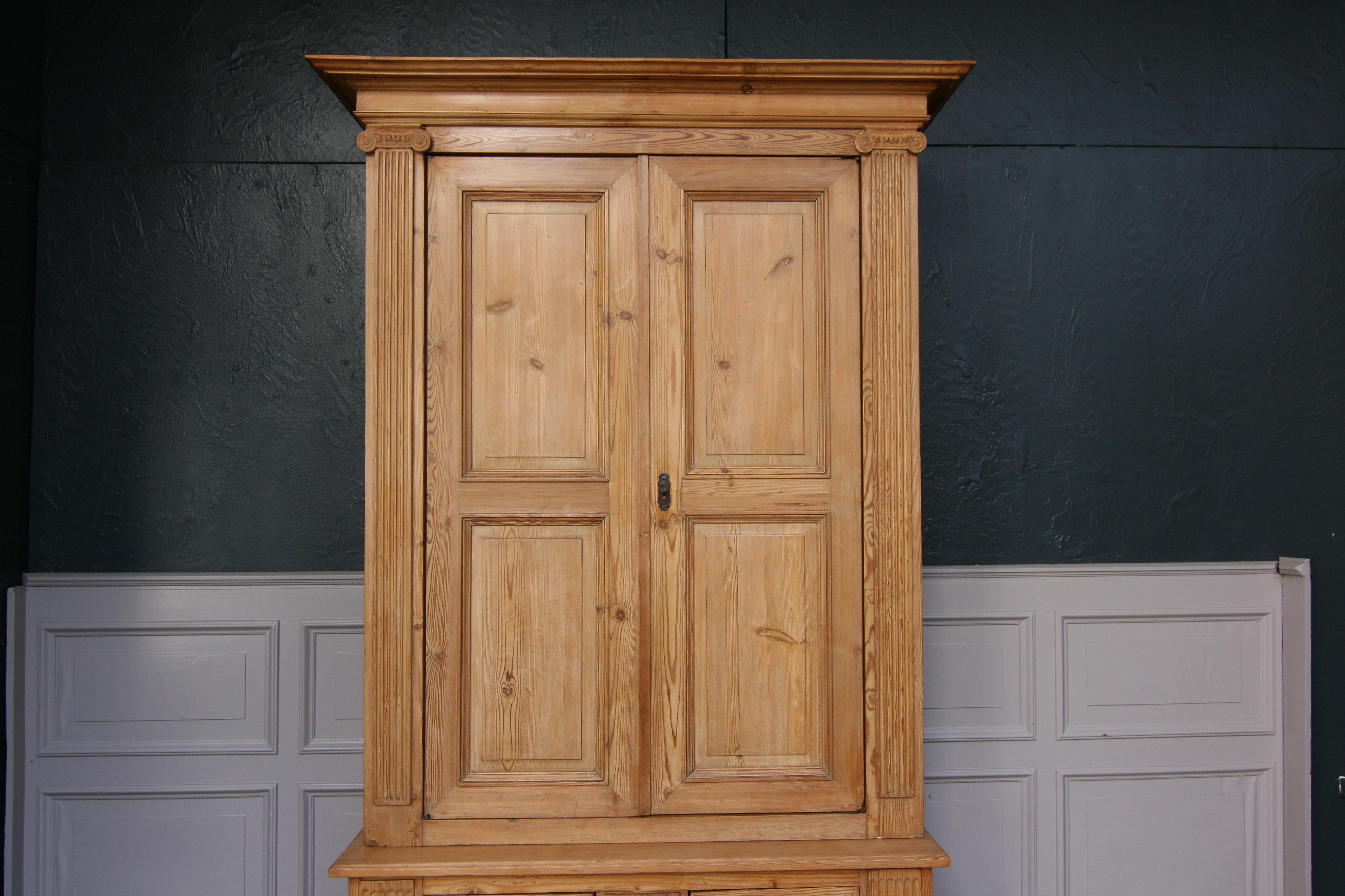 19th Century French Renaissance Revival Bookcase Cabinet Made of Pine For Sale 8