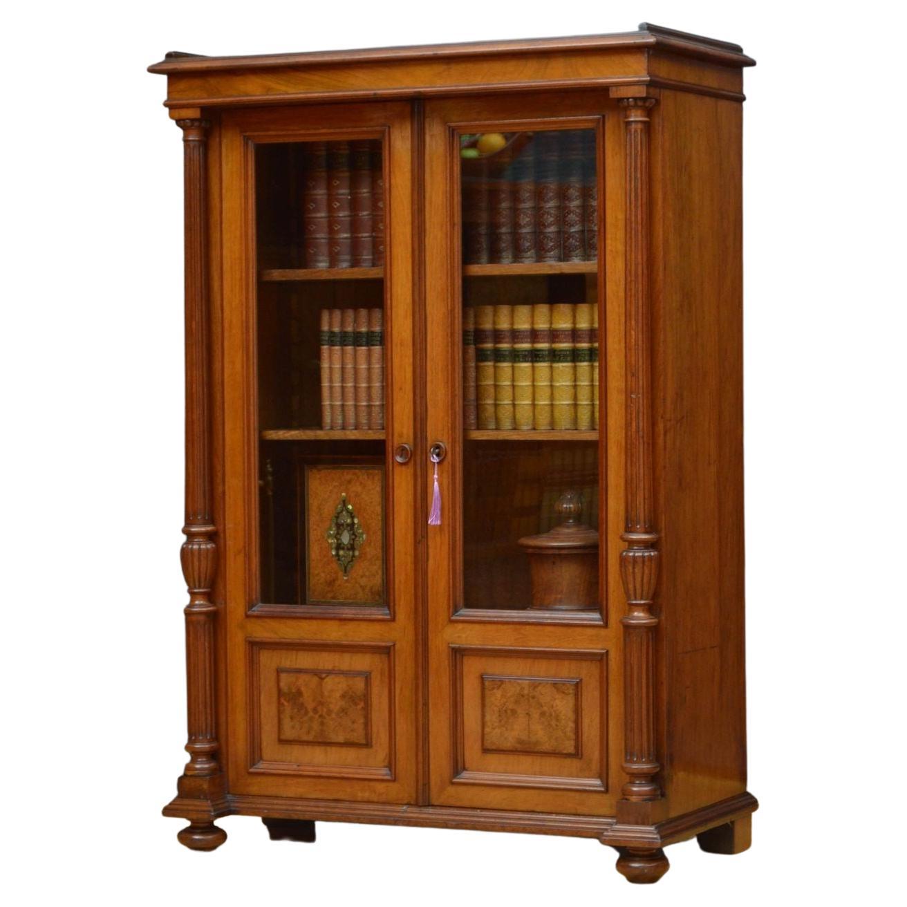19th Century French Bookcase / Vitrine in Walnut For Sale