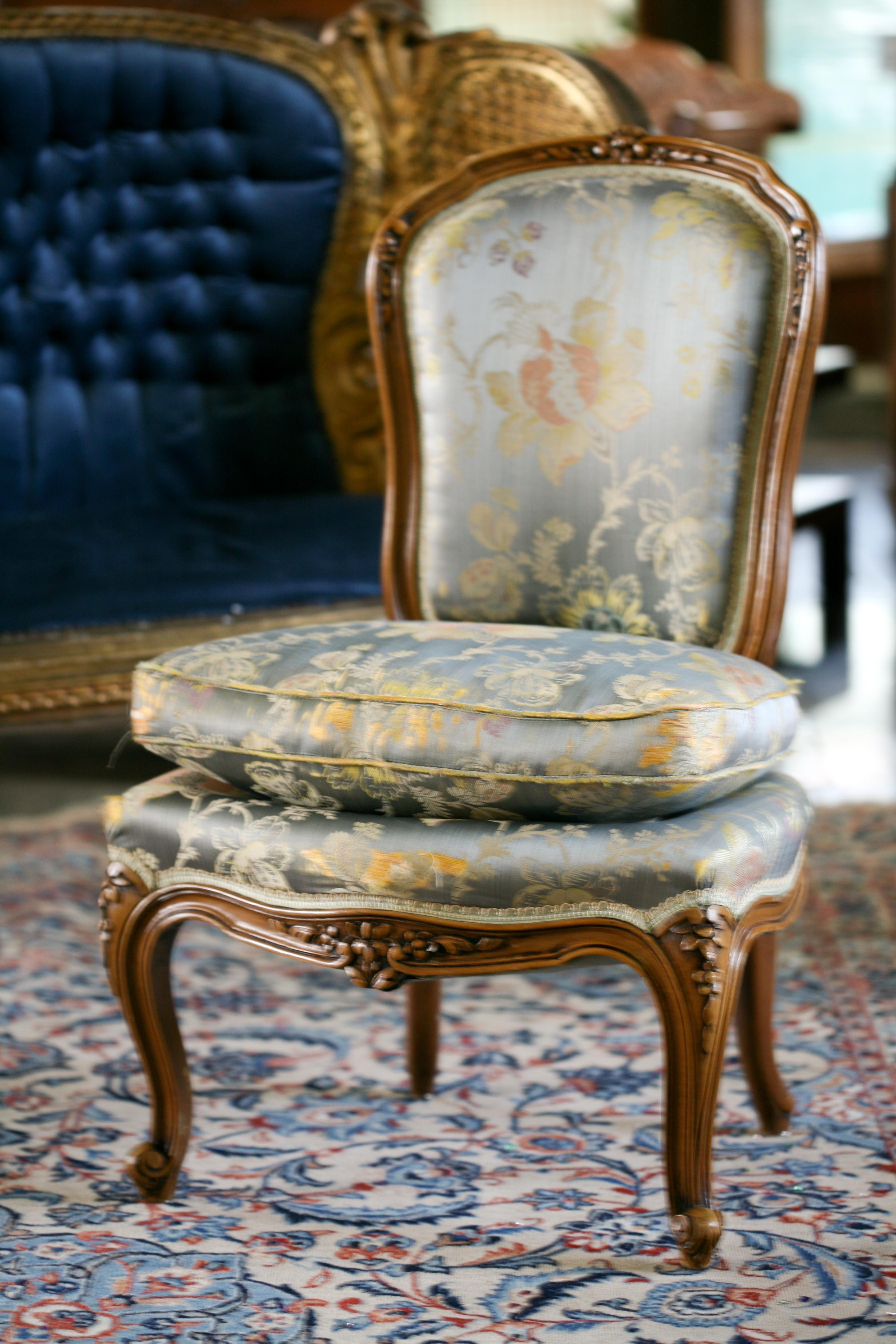 French elegant boudoir chair in silk upholstery with carved walnut frame made in Louis XV style. The chair is very stabile and comfortable but the upholstery needs to be changed.
France, circa 1880.