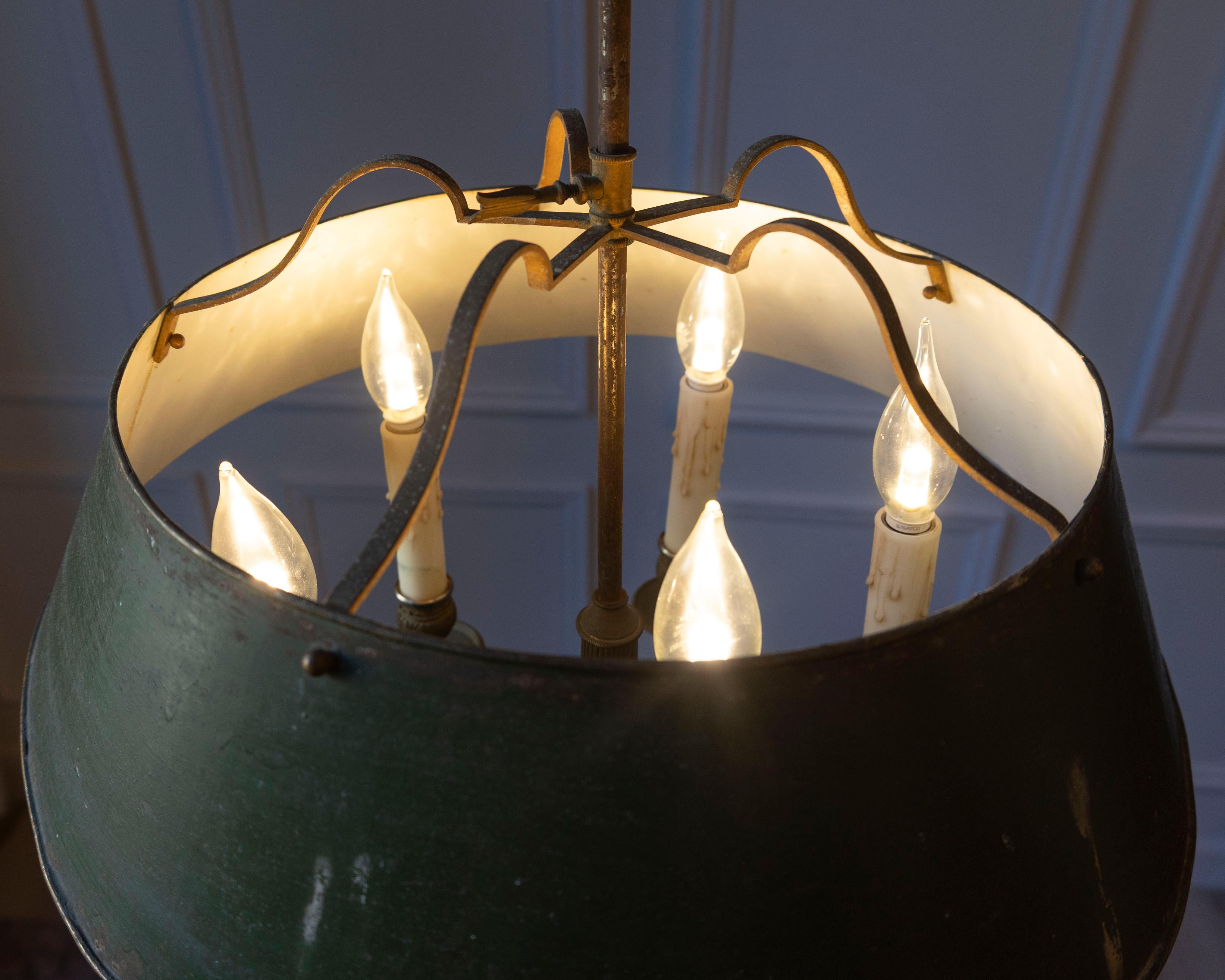 Lampadario Bouillotte francese del XIX secolo in tiglio e bronzo in vendita 4